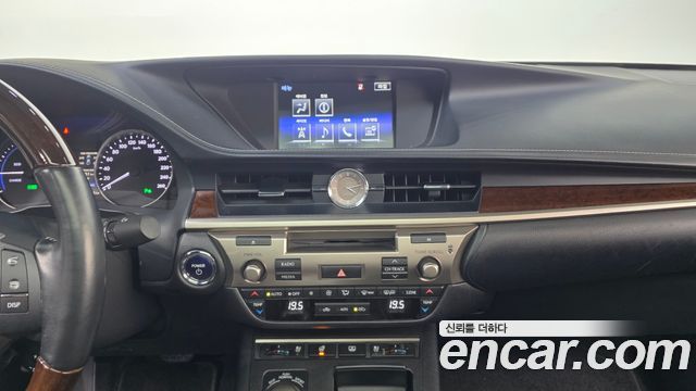 Лексус ES300h 2015 — миниатюра 14