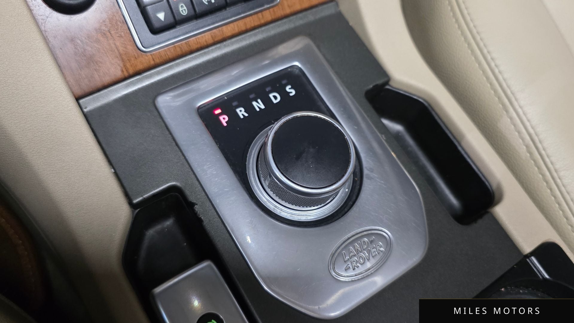 Land Rover Discovery 2016 — миниатюра 9