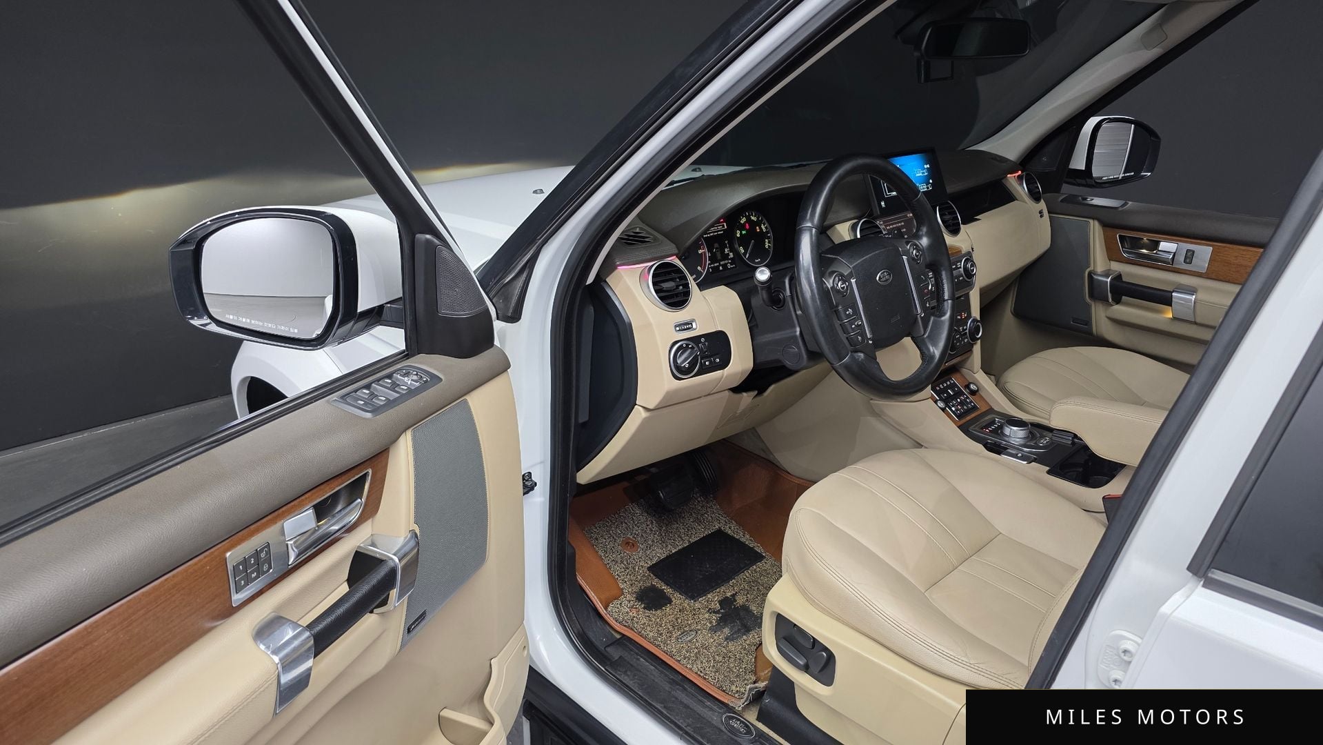 Land Rover Discovery 2016 — миниатюра 10