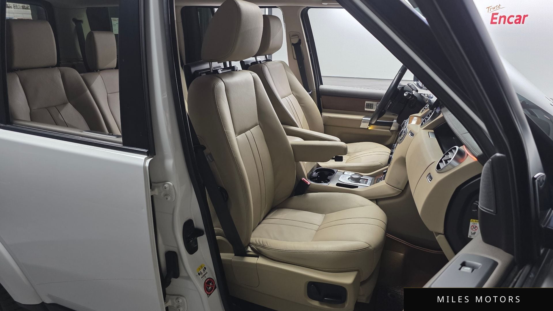 Land Rover Discovery 2016 — миниатюра 12
