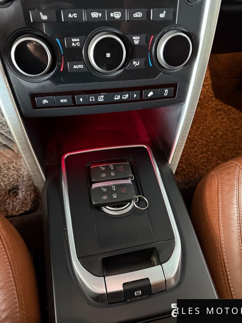 Land Rover Discovery Sport 2016 — миниатюра 11