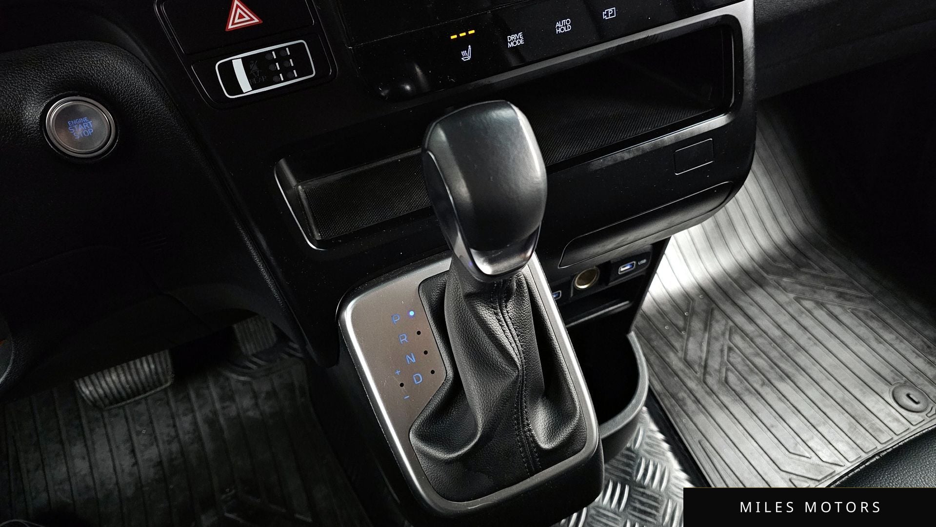 Hyundai Staria 2022 — миниатюра 9