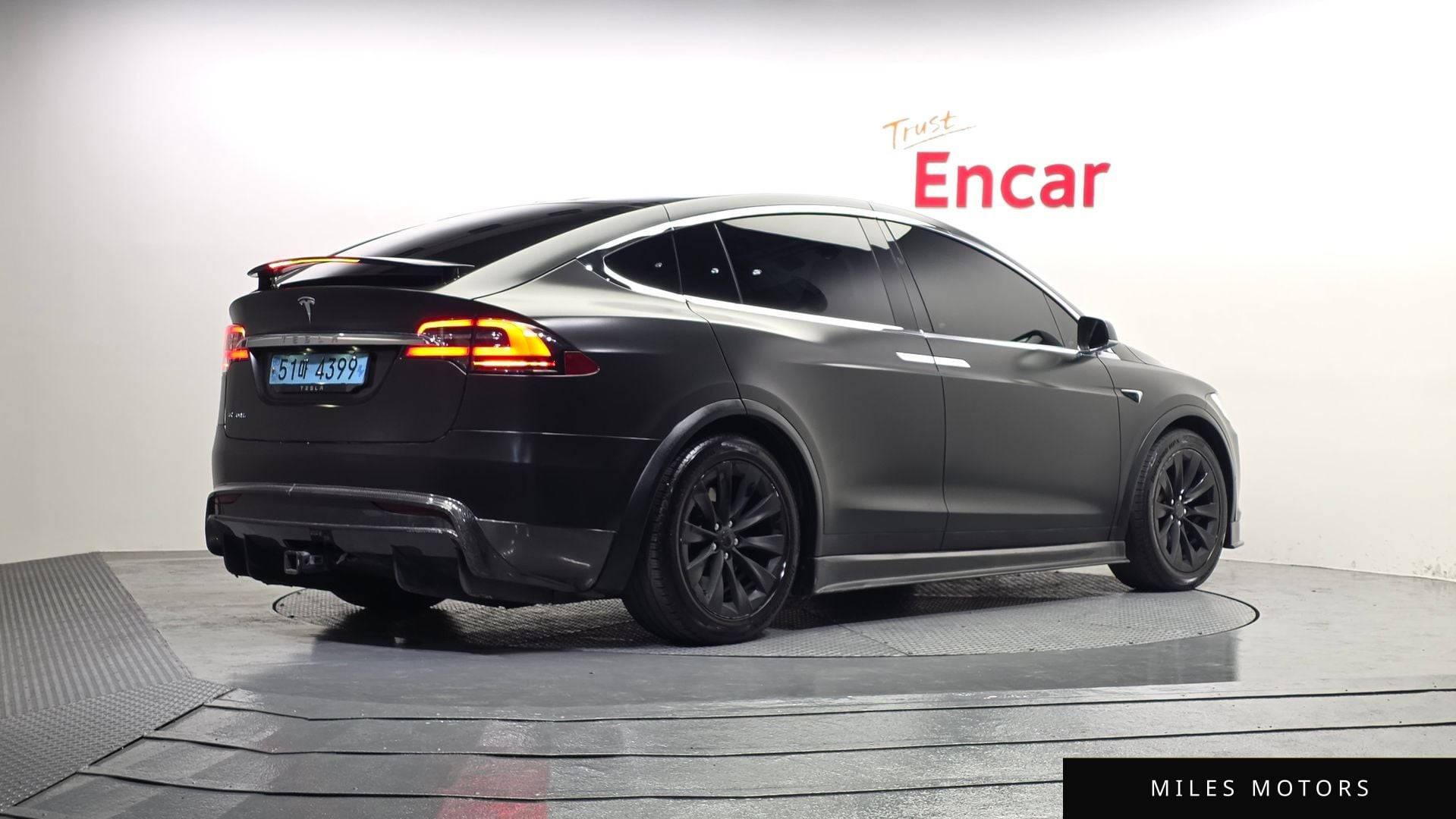 Tesla Model X 2019 — миниатюра 2