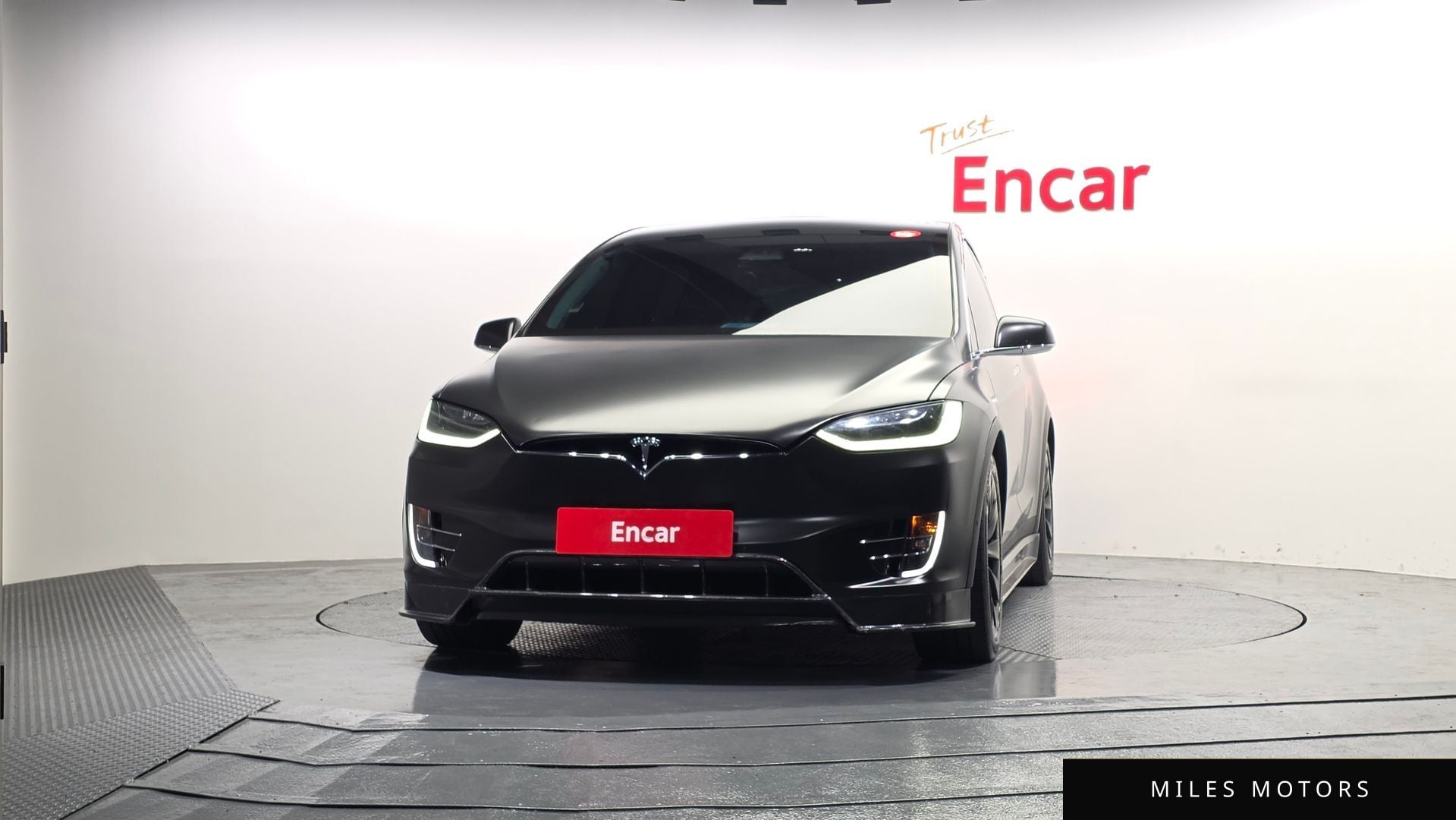 Tesla Model X 2019 — миниатюра 3