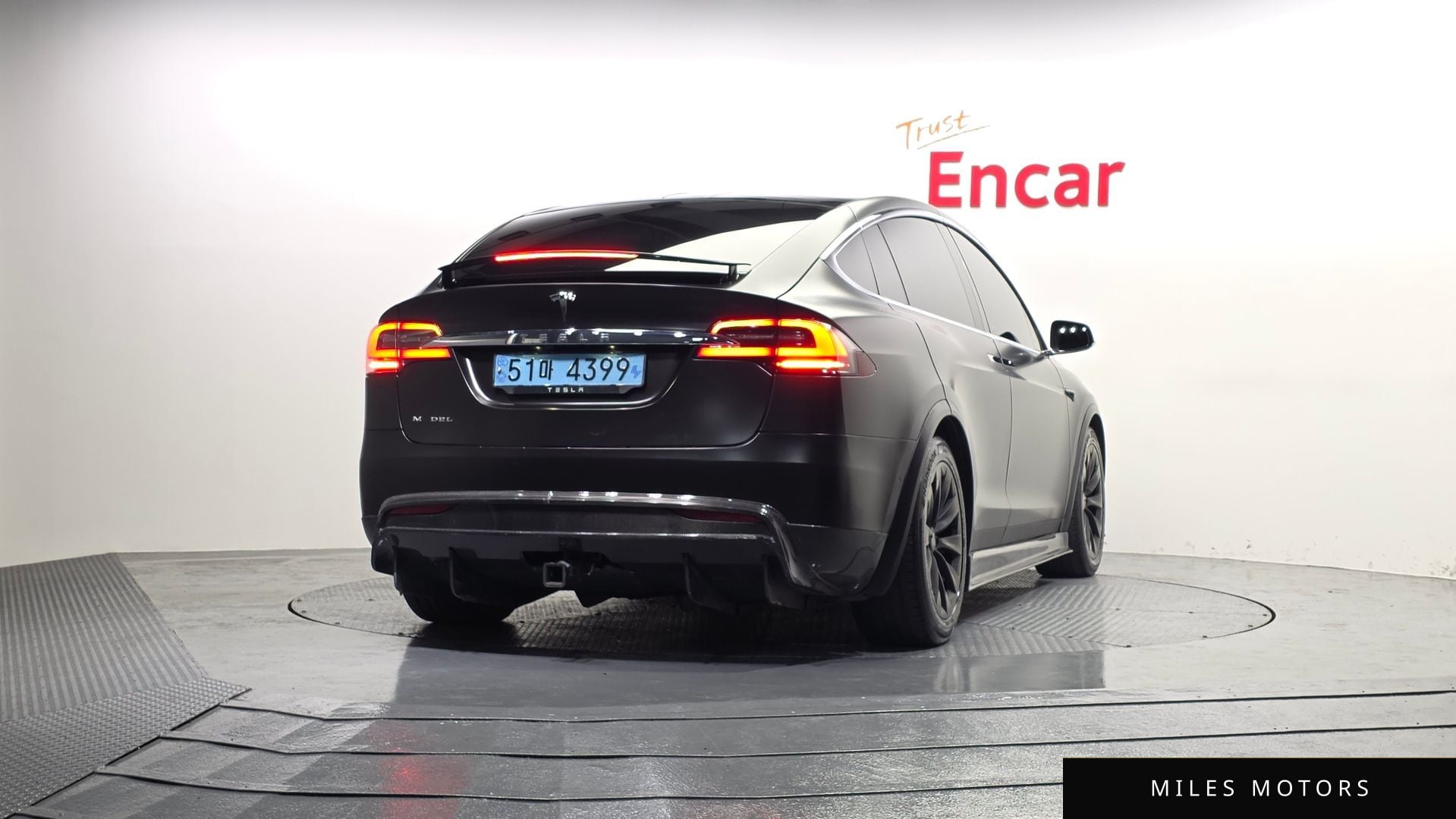 Tesla Model X 2019 — миниатюра 4