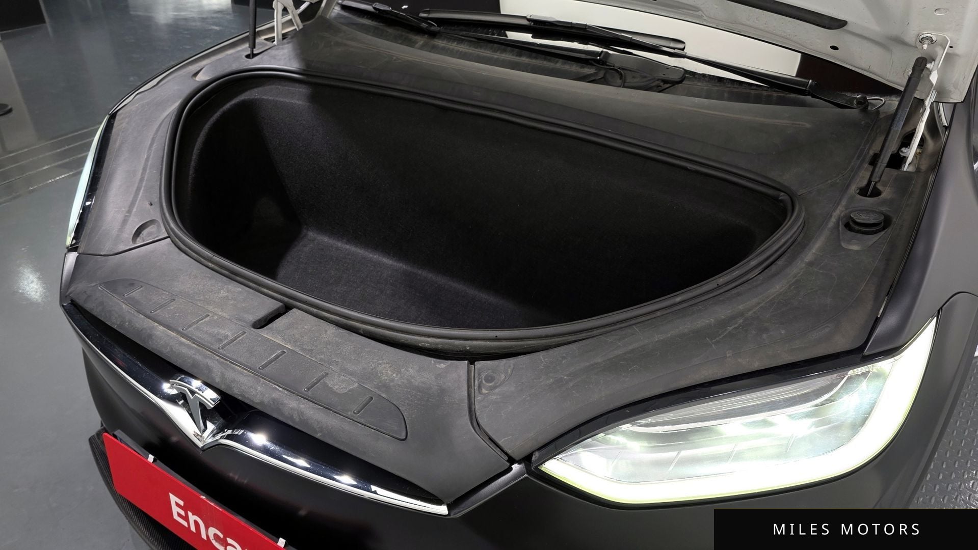 Tesla Model X 2019 — миниатюра 6