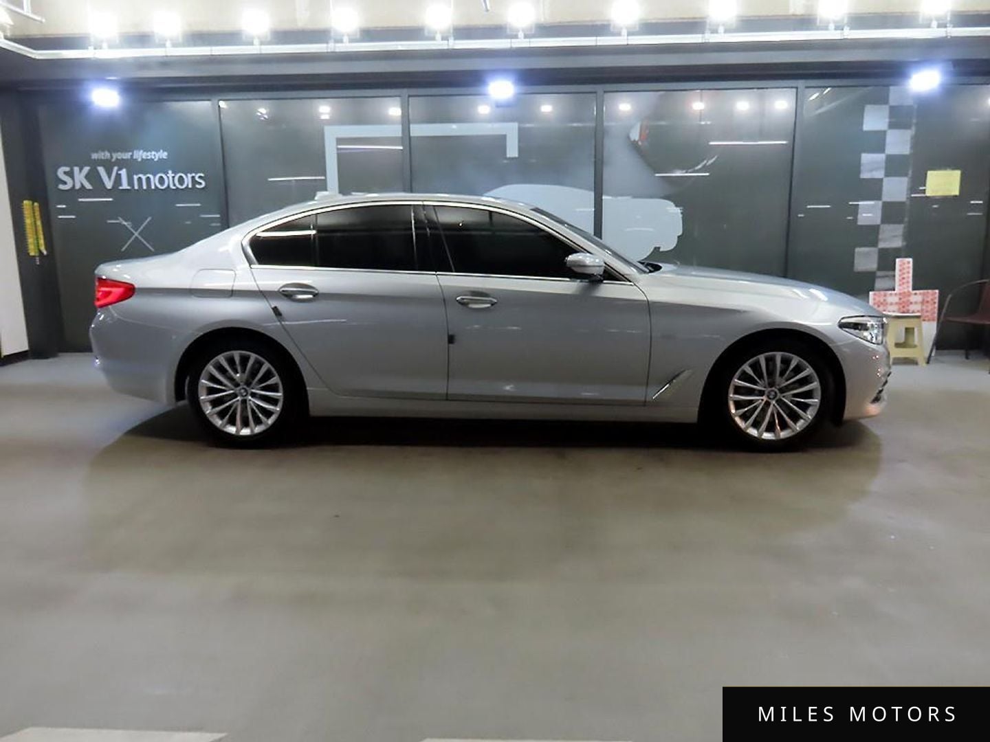 BMW 5 Series (G30) 2018 — миниатюра 3