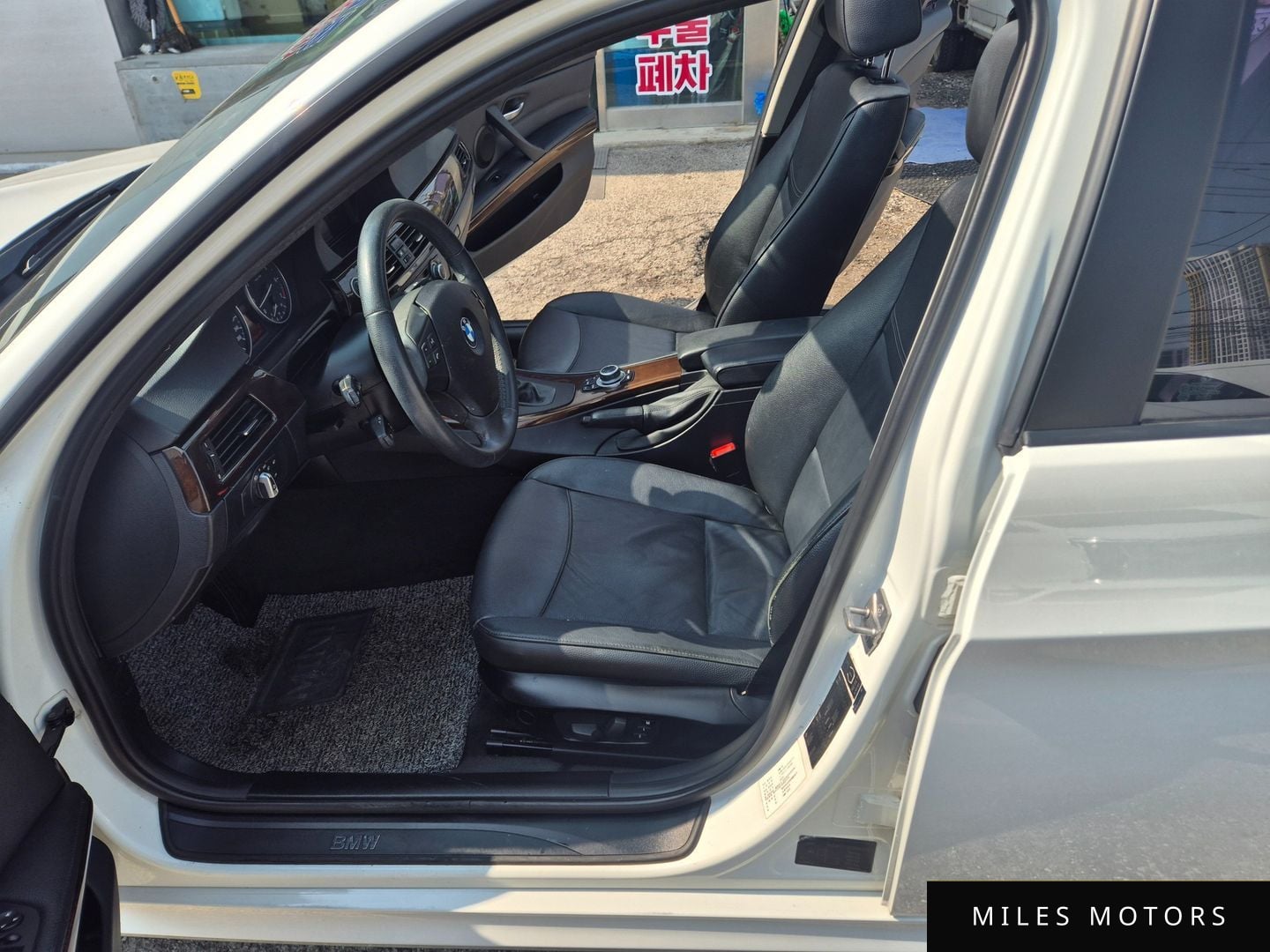 BMW 3 Series (E90) 2011 — миниатюра 10
