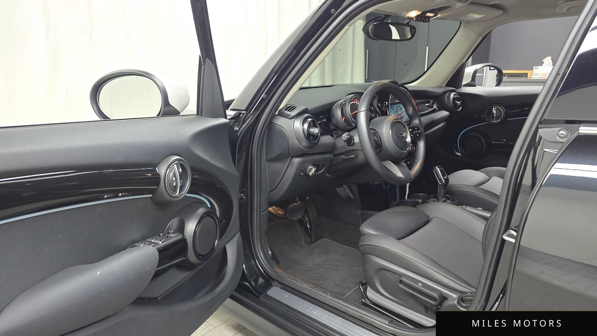 MINI Cooper 2023 — миниатюра 10