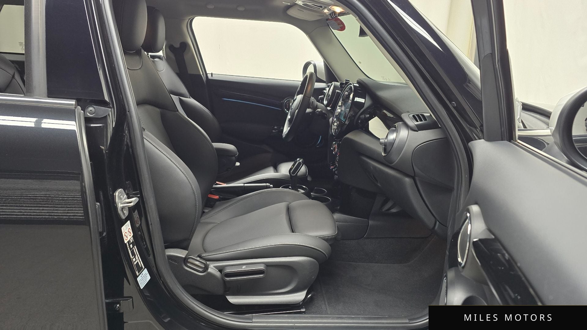 MINI Cooper 2023 — миниатюра 11