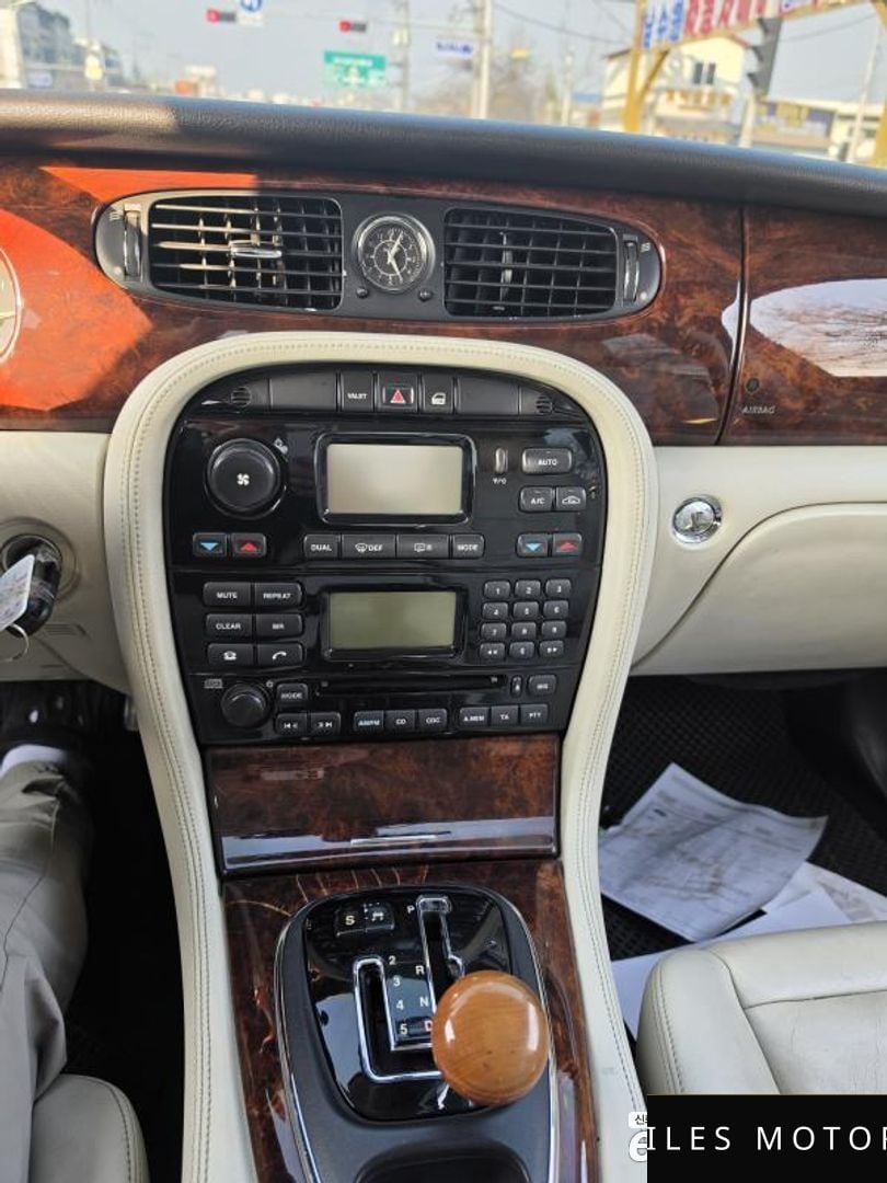 Jaguar XJ-6 2004 — миниатюра 8