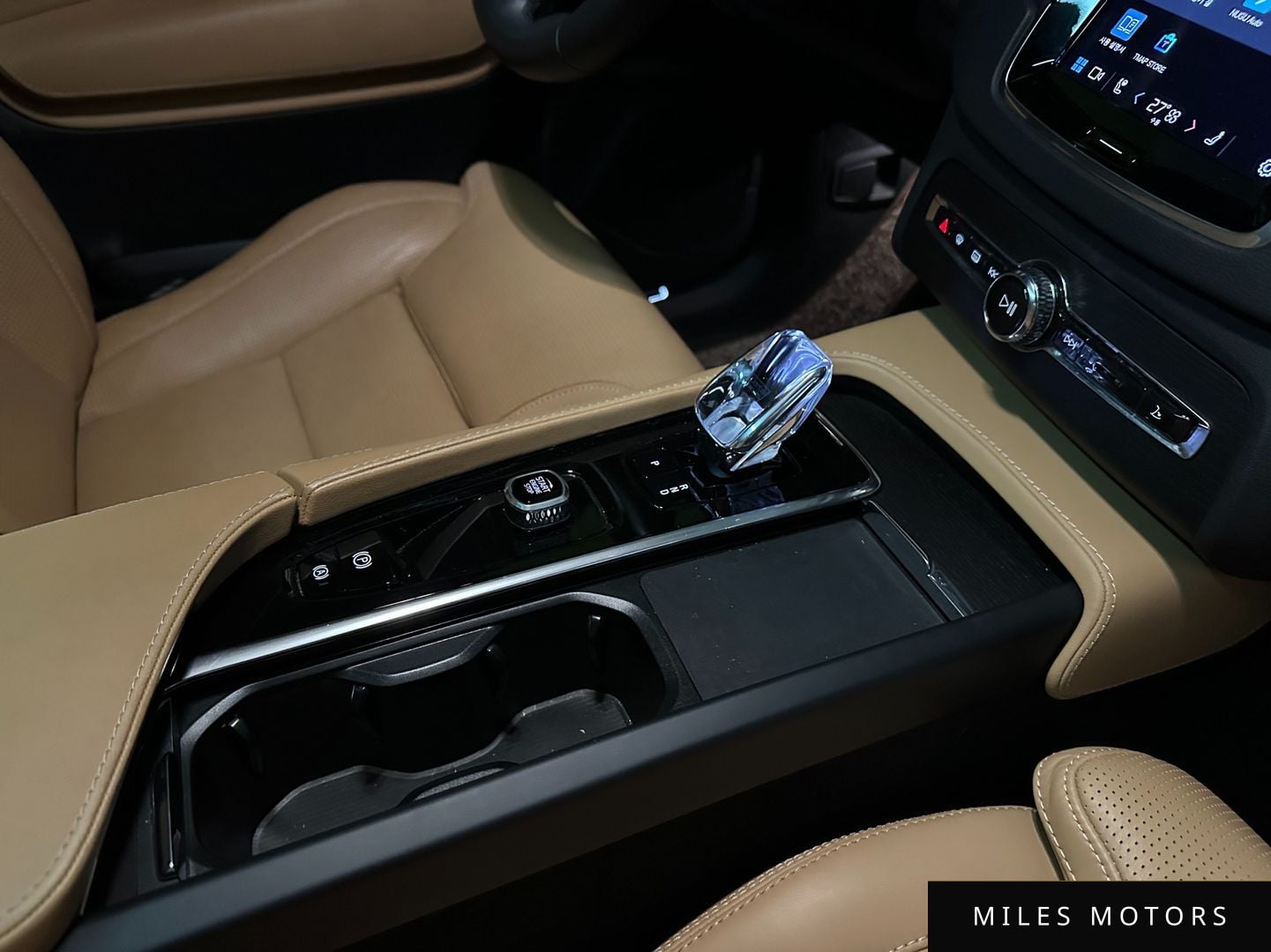 Volvo XC90 2023 — миниатюра 9