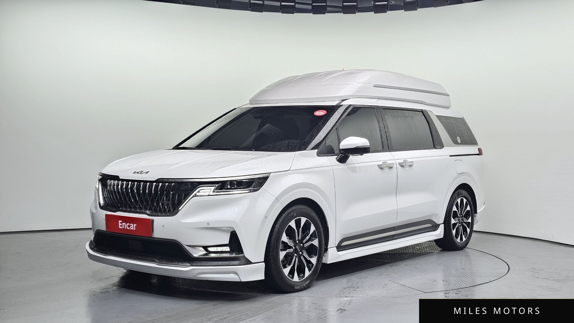 Kia Carnival 2023 — фото 1 из 12