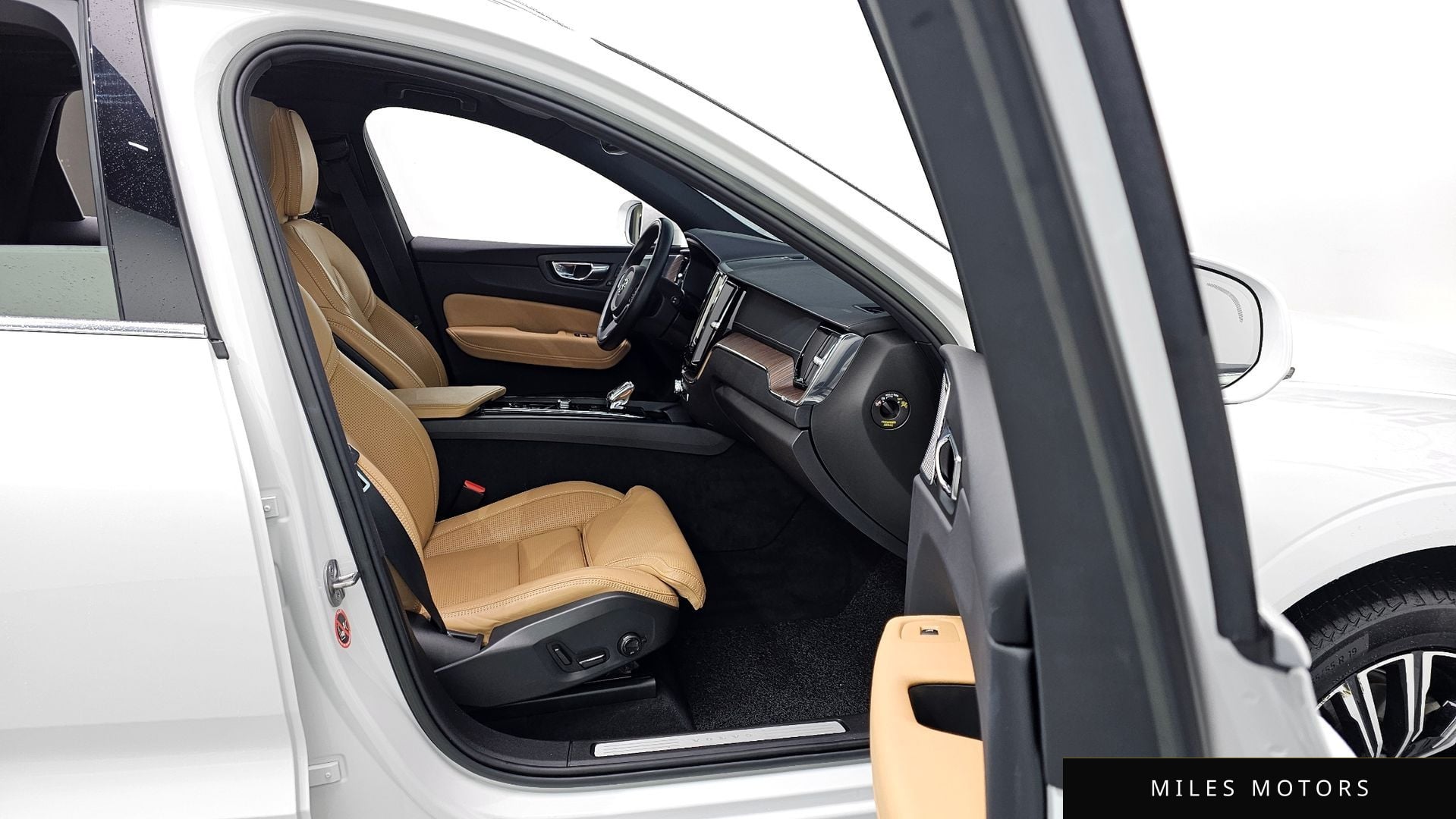 Volvo XC60 2022 — миниатюра 11