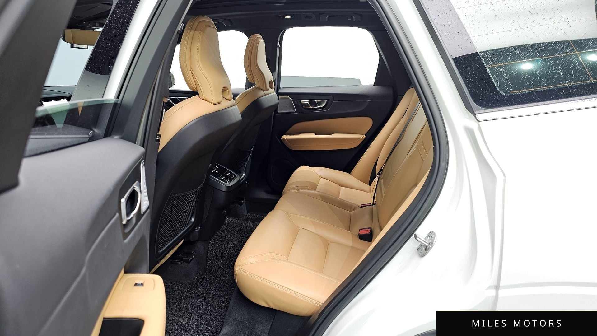 Volvo XC60 2022 — миниатюра 12