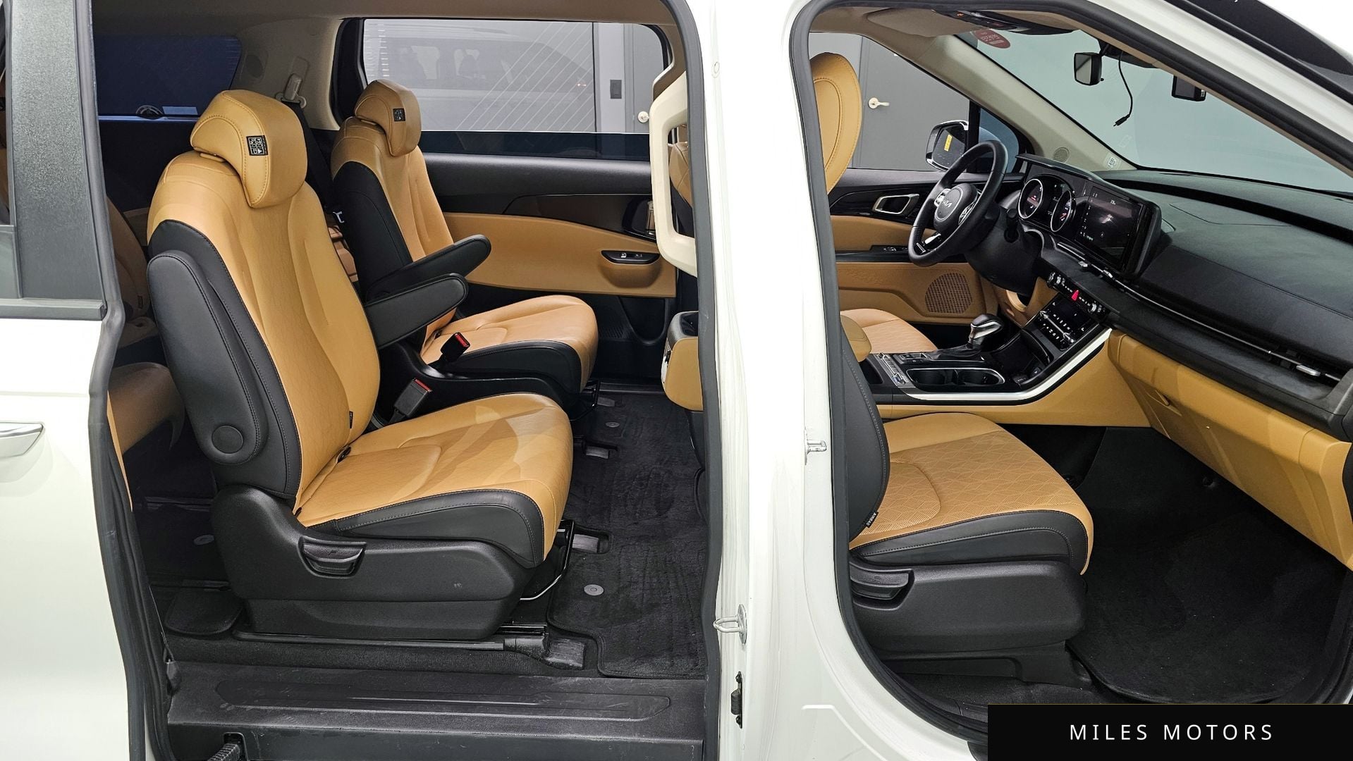 Kia Carnival 2023 — миниатюра 11