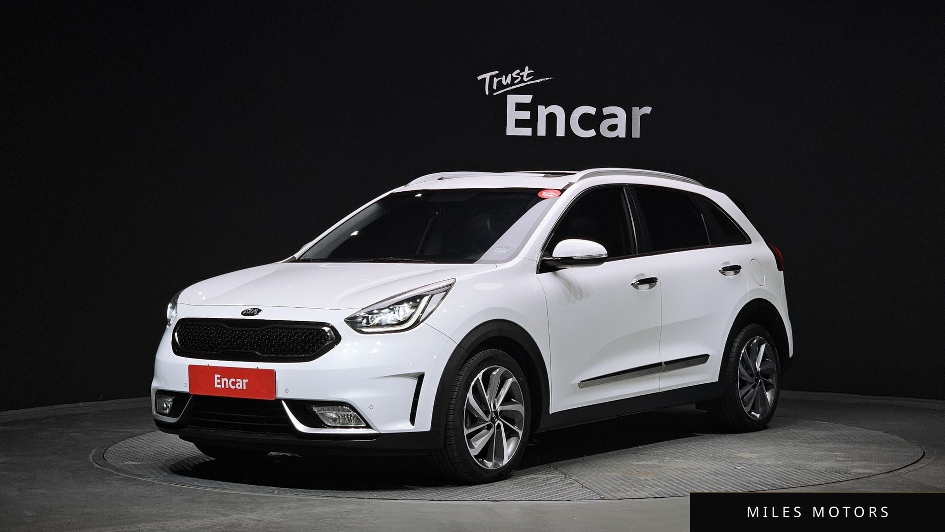 Kia Niro 2018 — фото 1 из 12