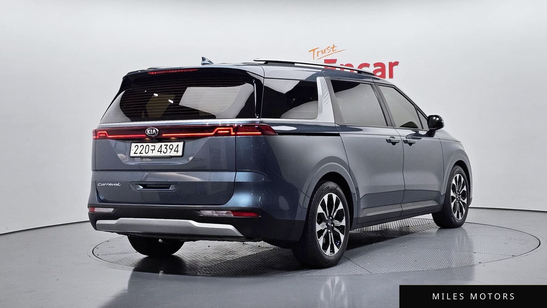 Kia Carnival 2021 — миниатюра 2