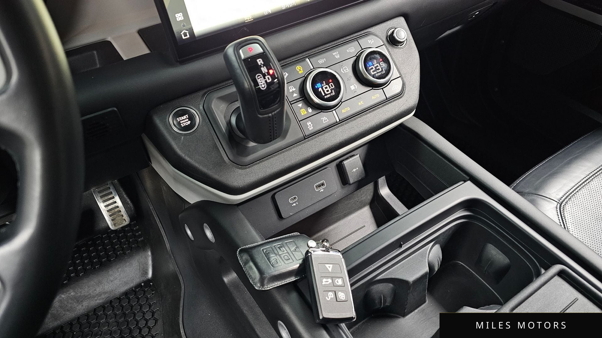 Land Rover Defender 2023 — миниатюра 9