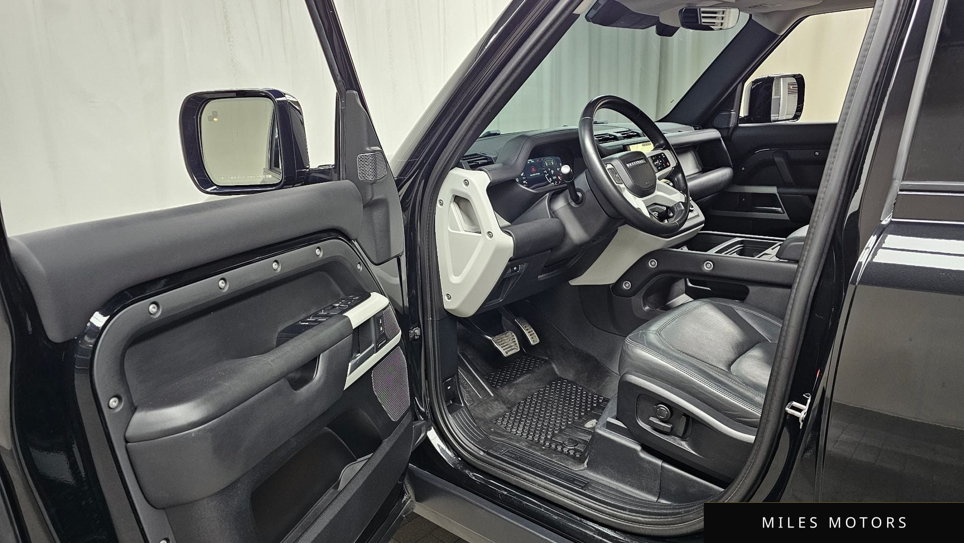 Land Rover Defender 2023 — миниатюра 10