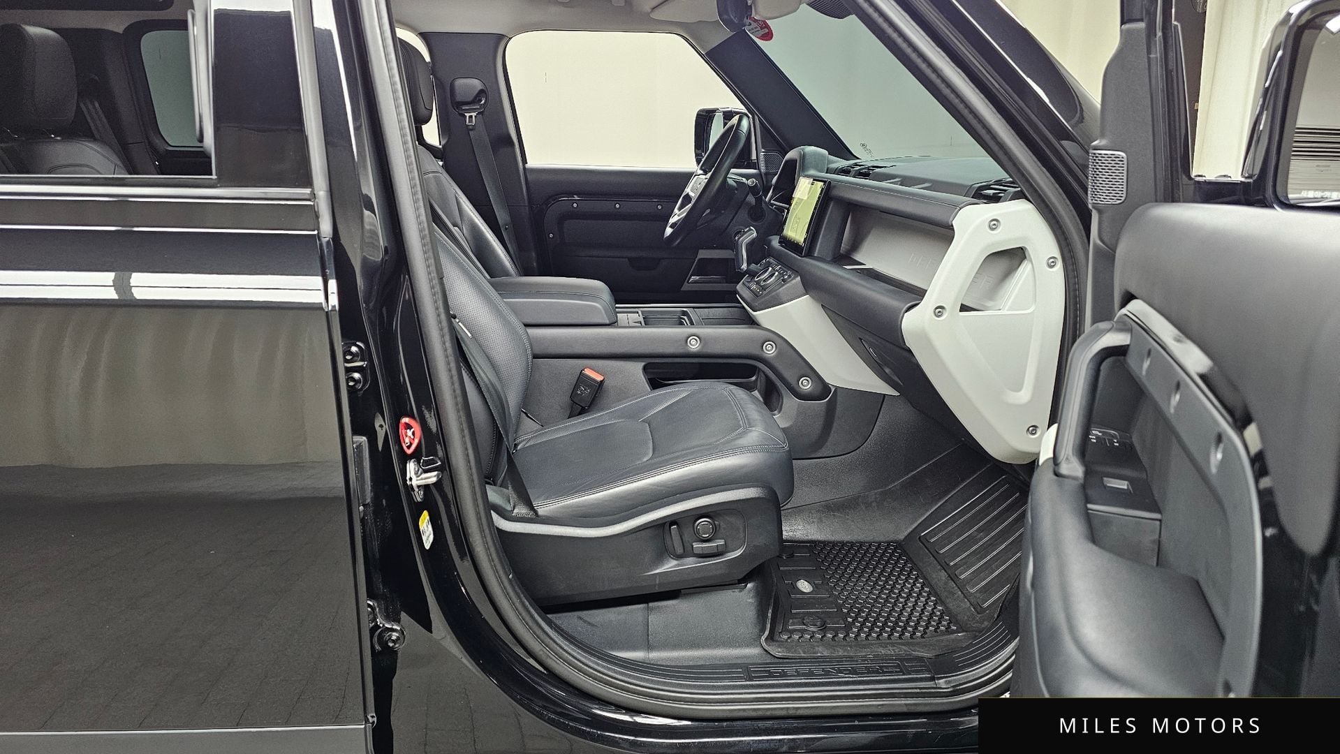 Land Rover Defender 2023 — миниатюра 11