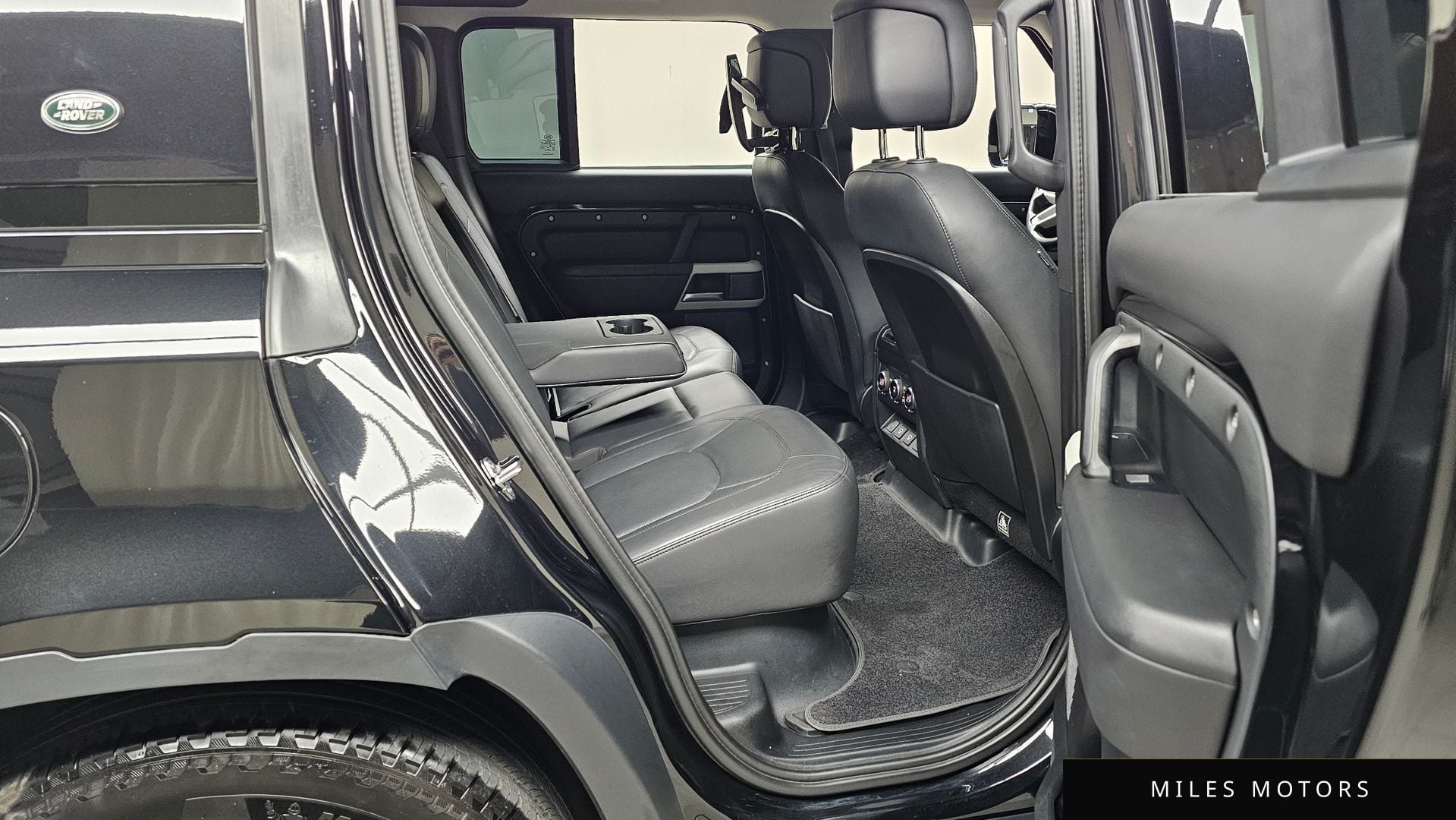 Land Rover Defender 2023 — миниатюра 12