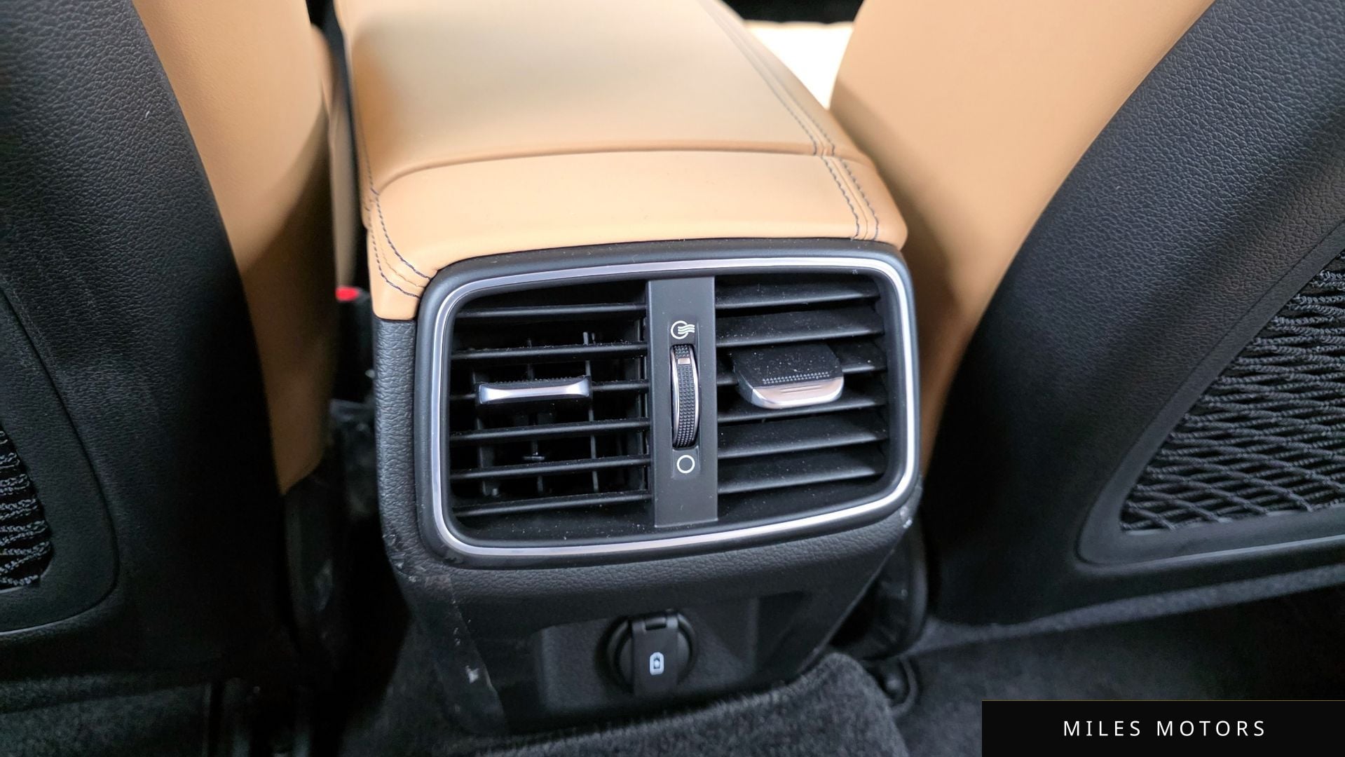 Genesis 뉴 G70 2023 — миниатюра 19