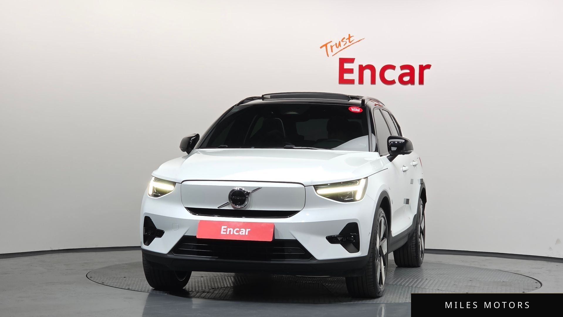 Volvo XC40 리차지 2023 — миниатюра 3
