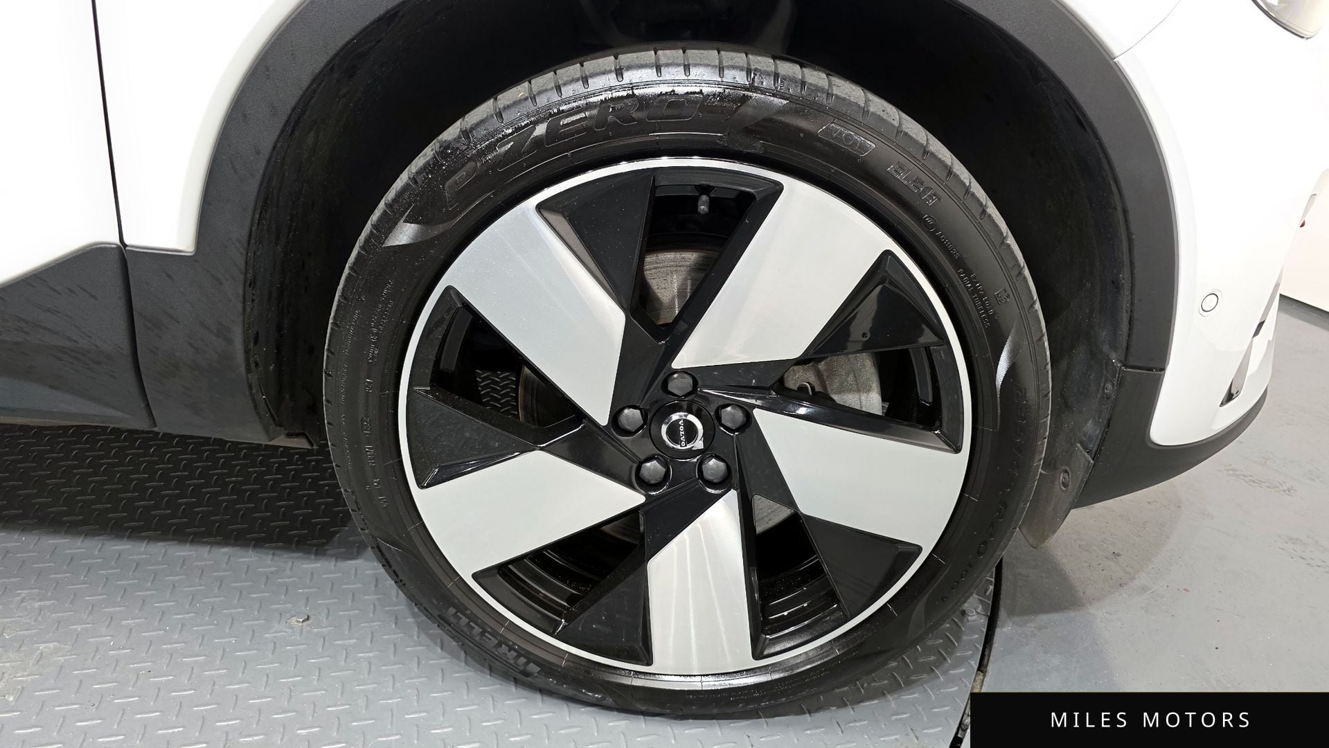 Volvo XC40 리차지 2023 — миниатюра 5