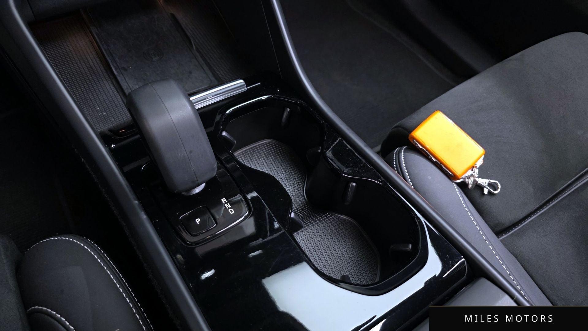 Volvo XC40 리차지 2023 — миниатюра 9