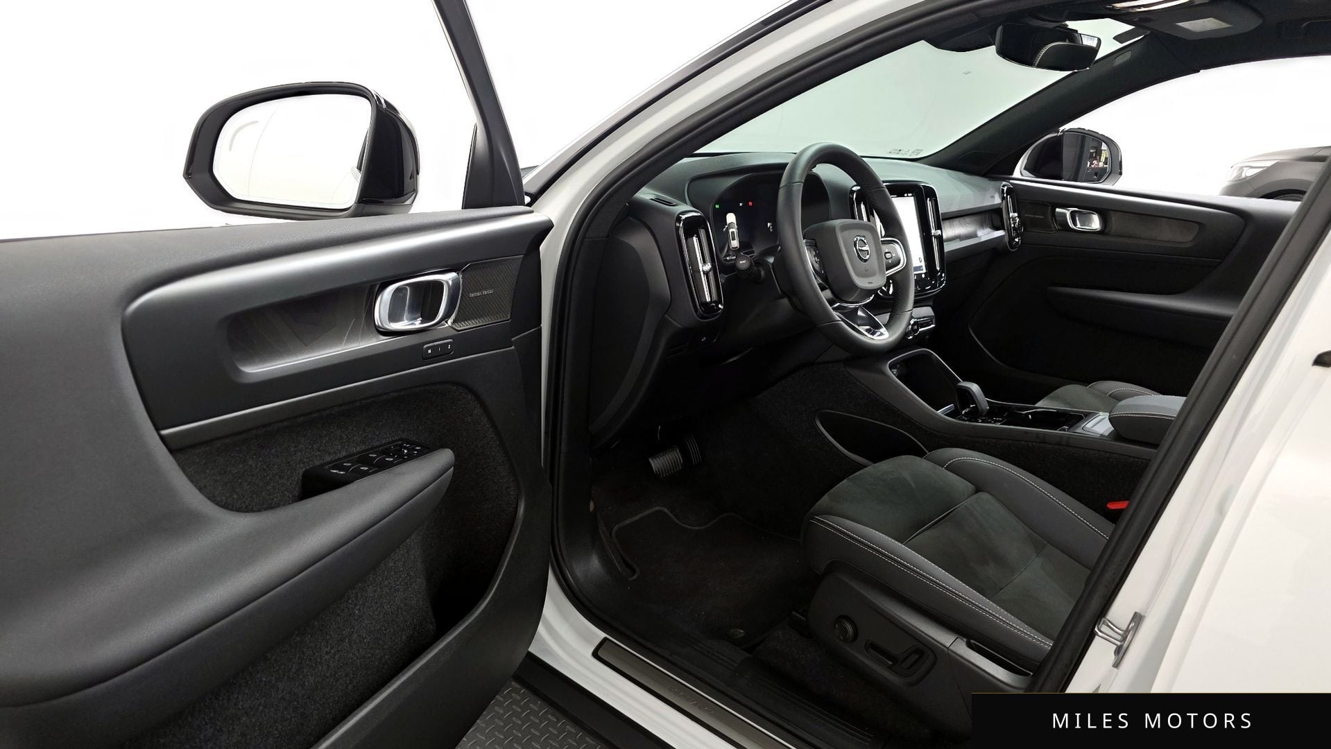 Volvo XC40 리차지 2023 — миниатюра 10