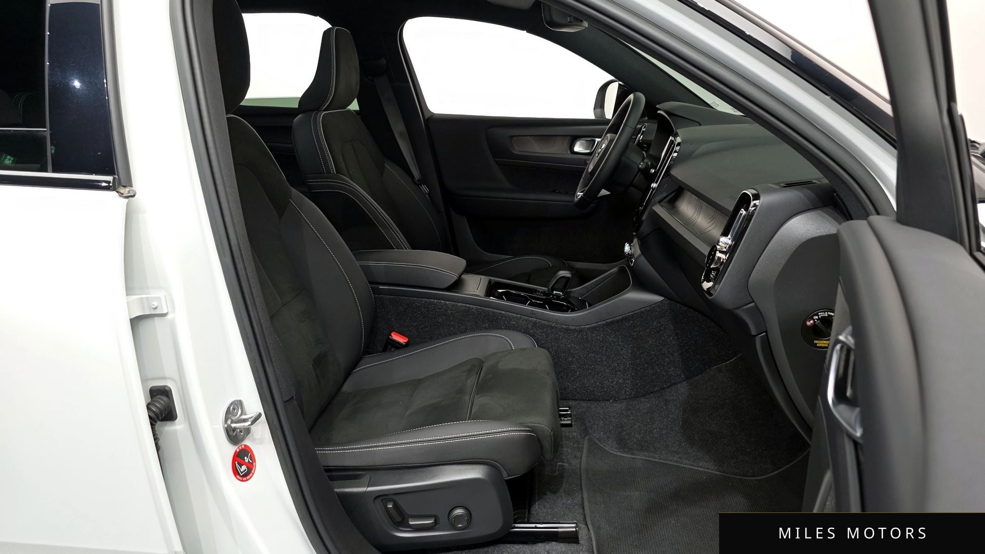 Volvo XC40 리차지 2023 — миниатюра 11