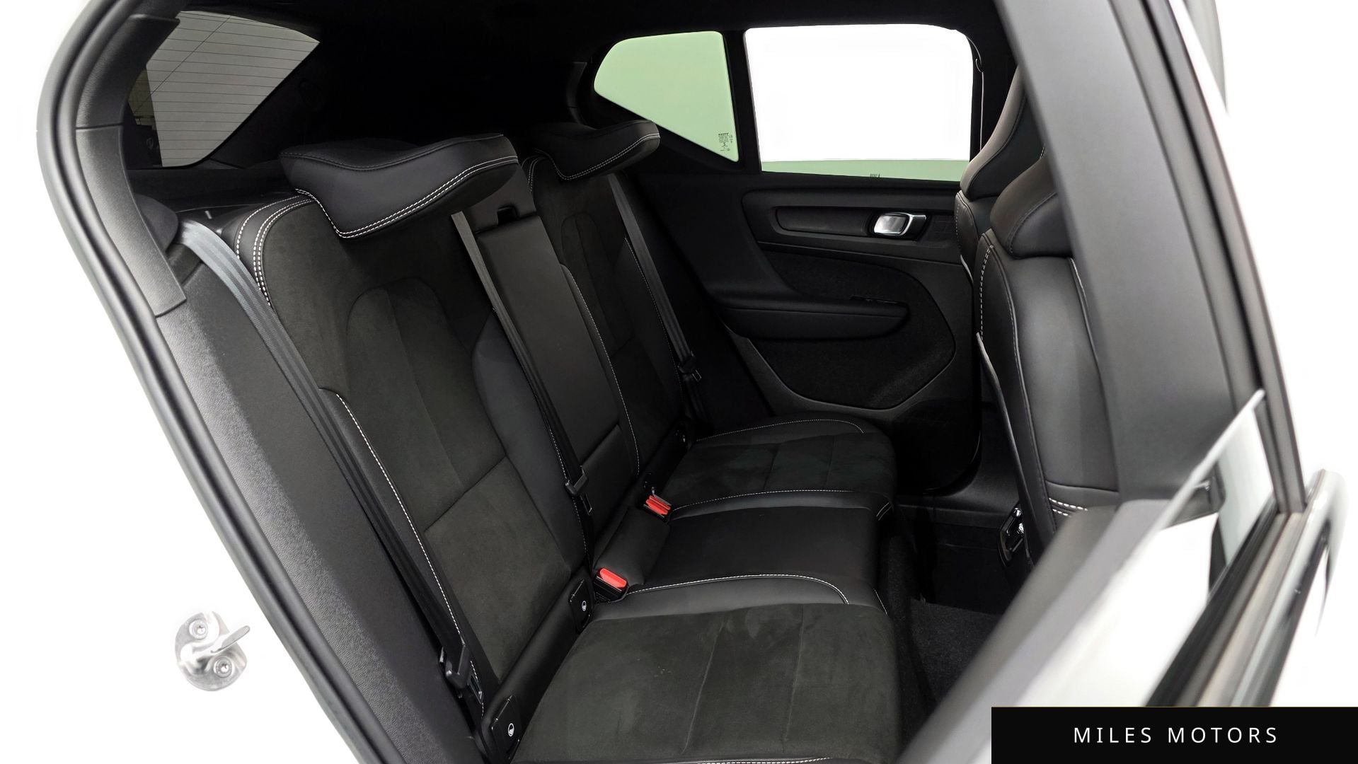 Volvo XC40 리차지 2023 — миниатюра 12