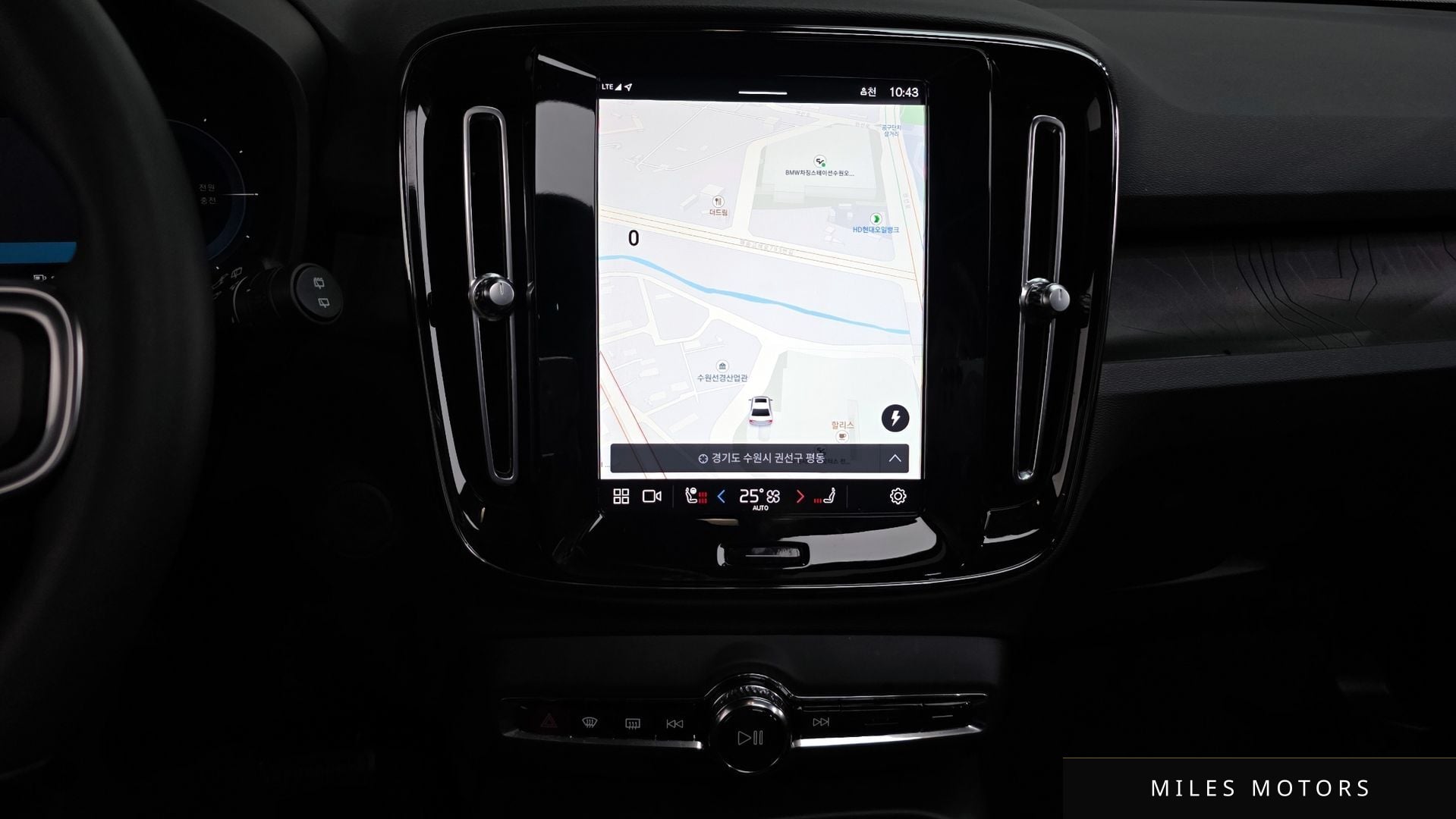 Volvo XC40 리차지 2023 — миниатюра 14