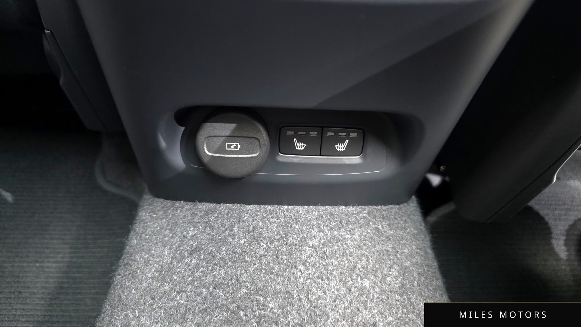 Volvo XC40 리차지 2023 — миниатюра 18