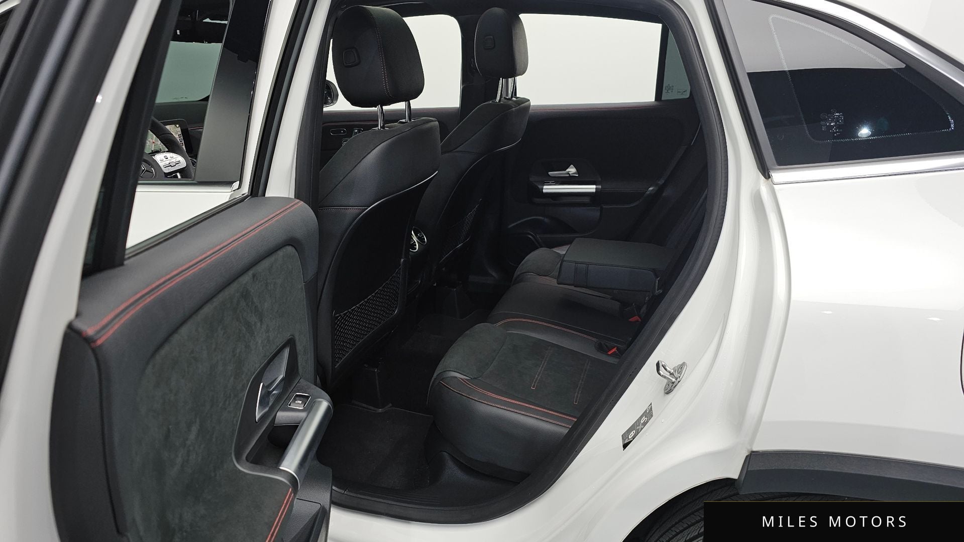 Mercedes-Benz GLA-Class H247 2023 — миниатюра 11