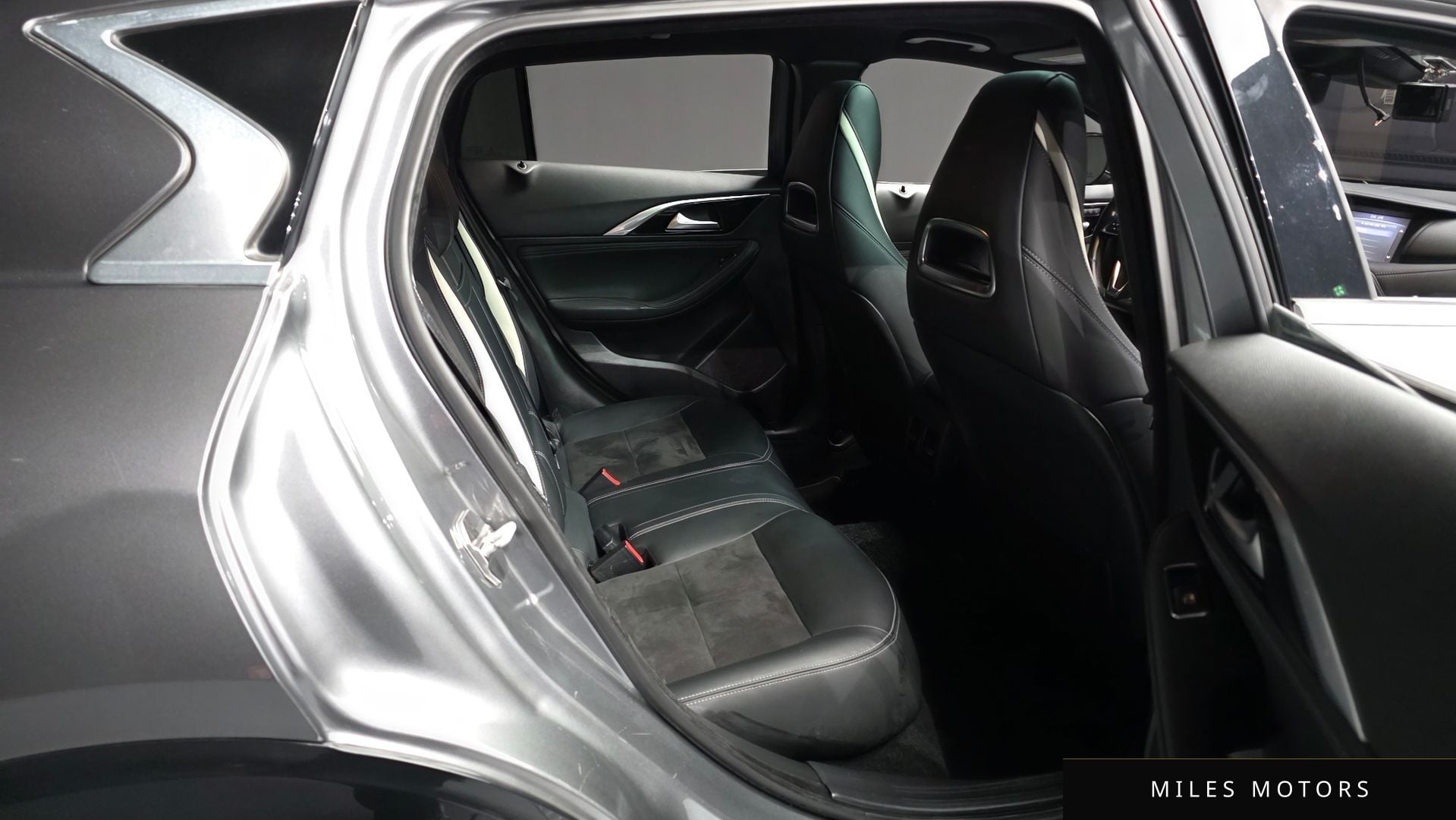 Infiniti Q30 2017 — миниатюра 12