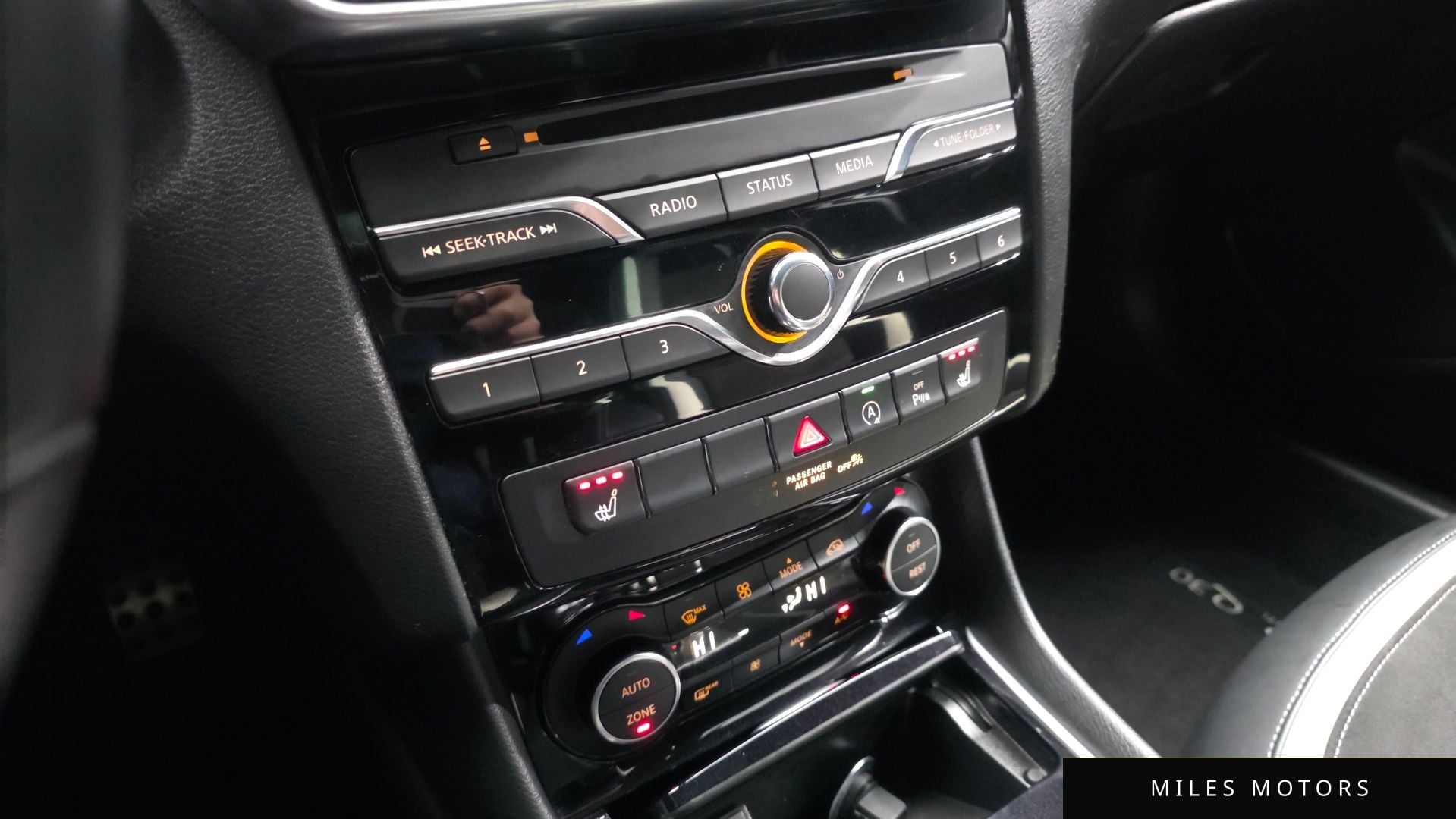 Infiniti Q30 2017 — миниатюра 16