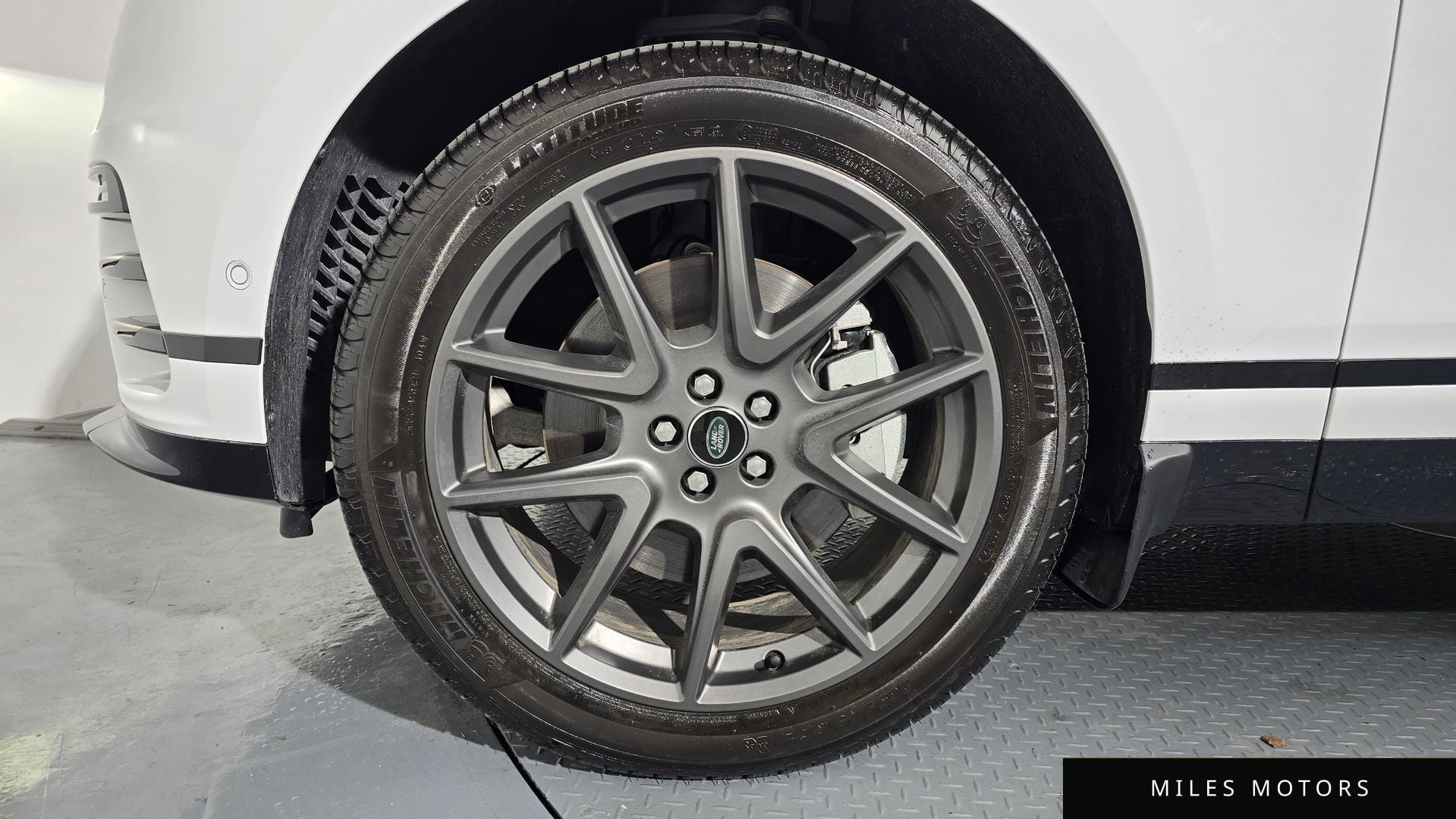 Land Rover 레인지로버 벨라 2025 — миниатюра 4