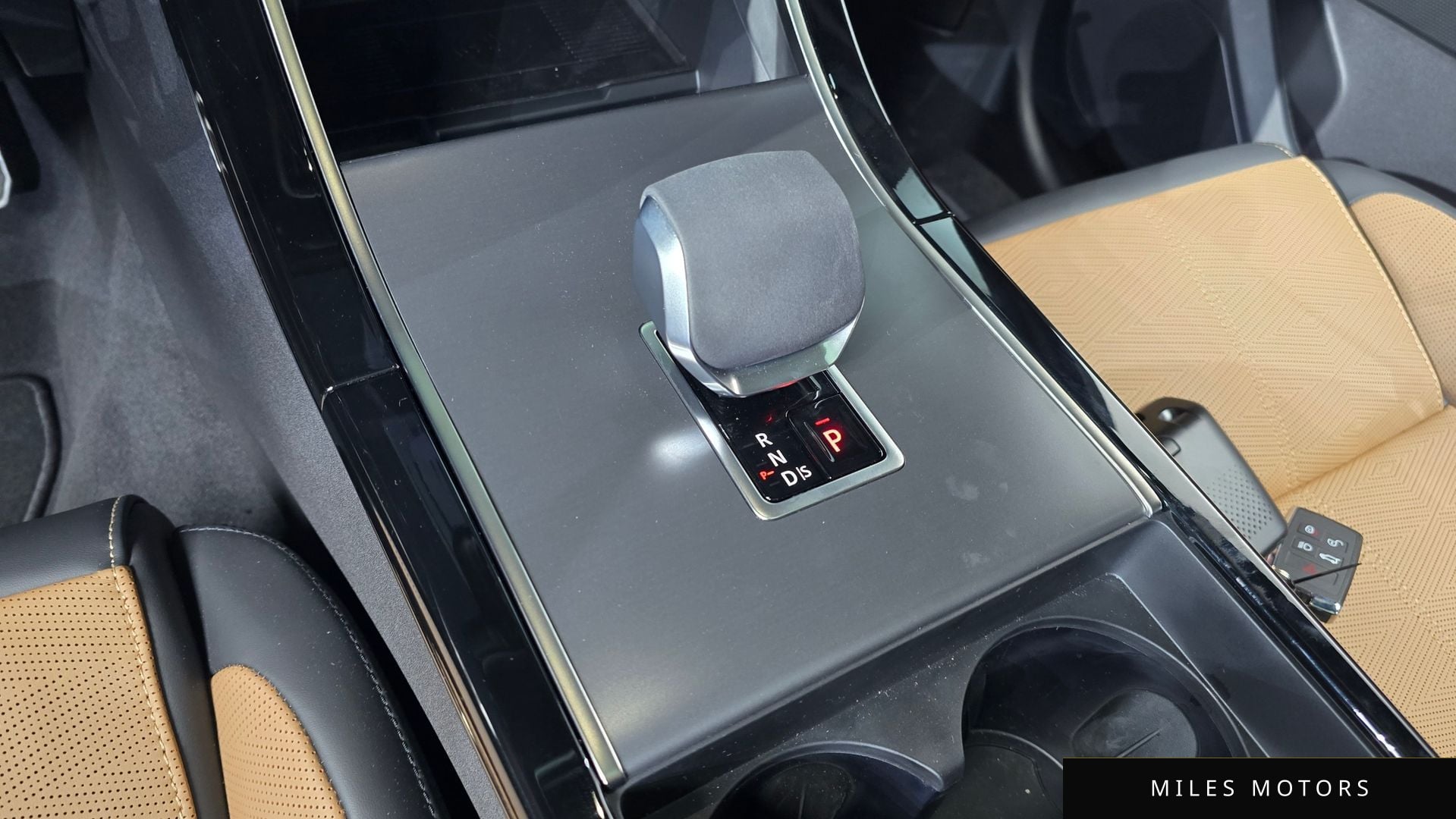Land Rover 레인지로버 벨라 2025 — миниатюра 8