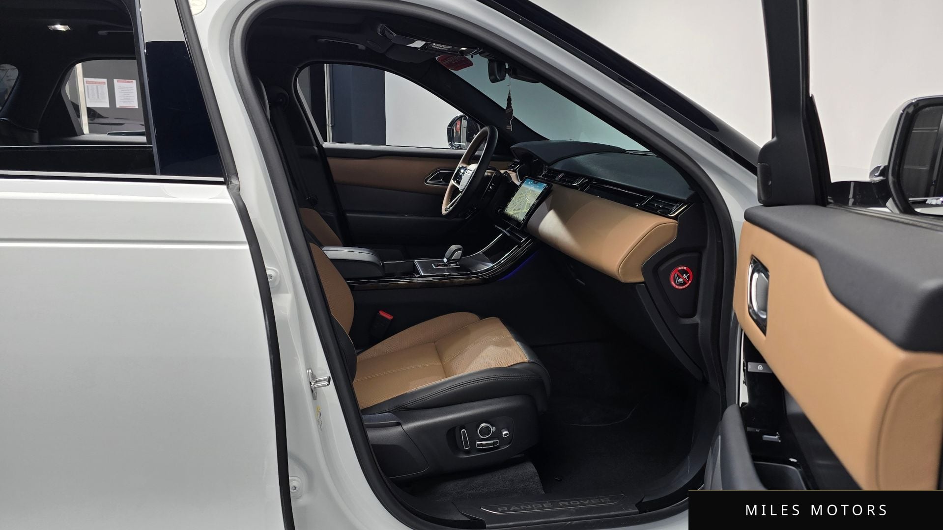 Land Rover 레인지로버 벨라 2025 — миниатюра 11