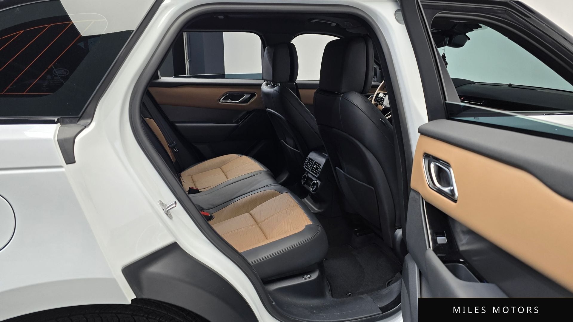 Land Rover 레인지로버 벨라 2025 — миниатюра 12