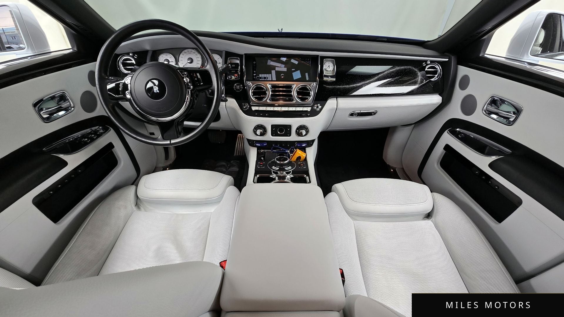 Rolls-Royce 고스트 2019 — миниатюра 6