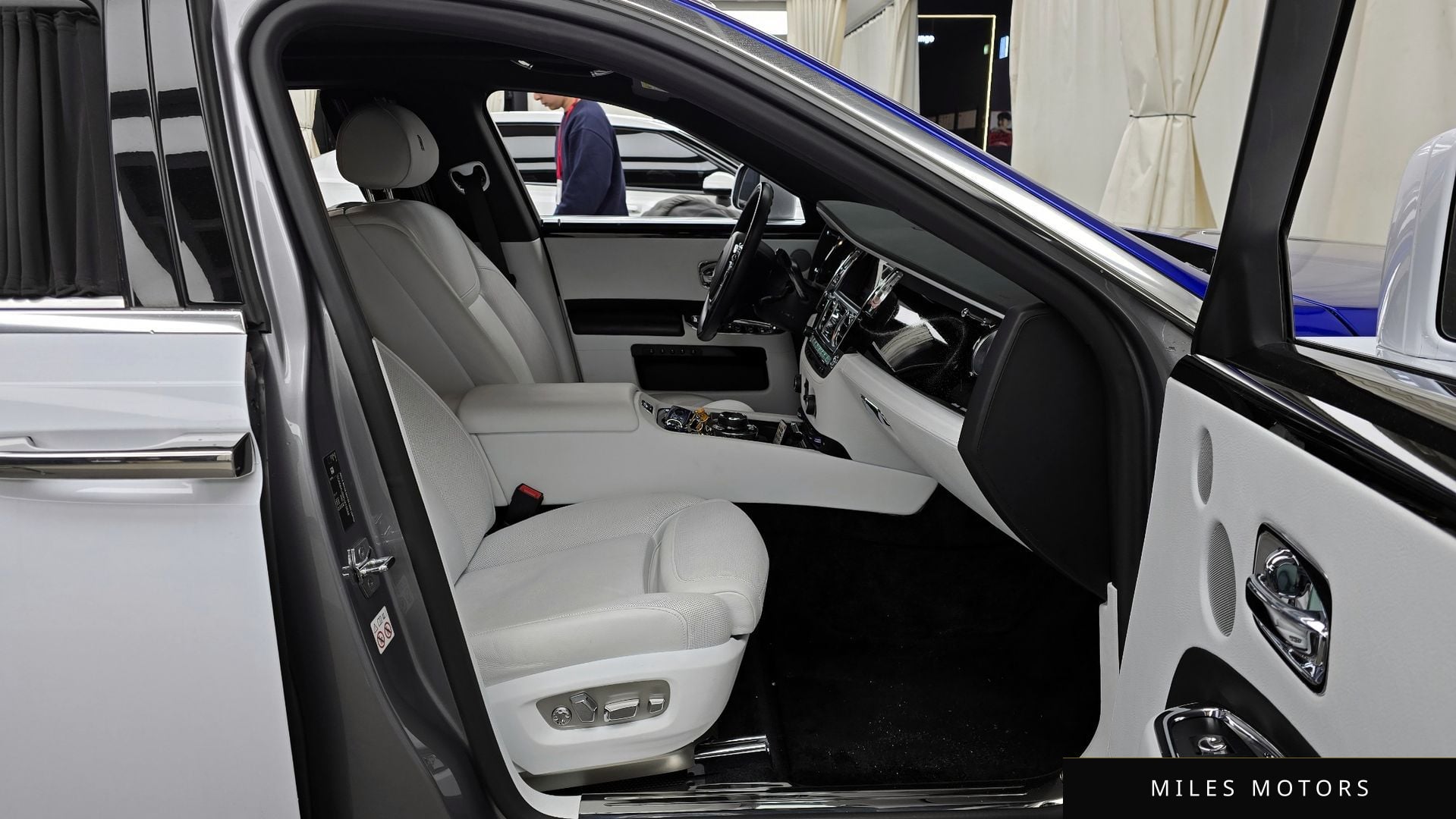 Rolls-Royce 고스트 2019 — миниатюра 11