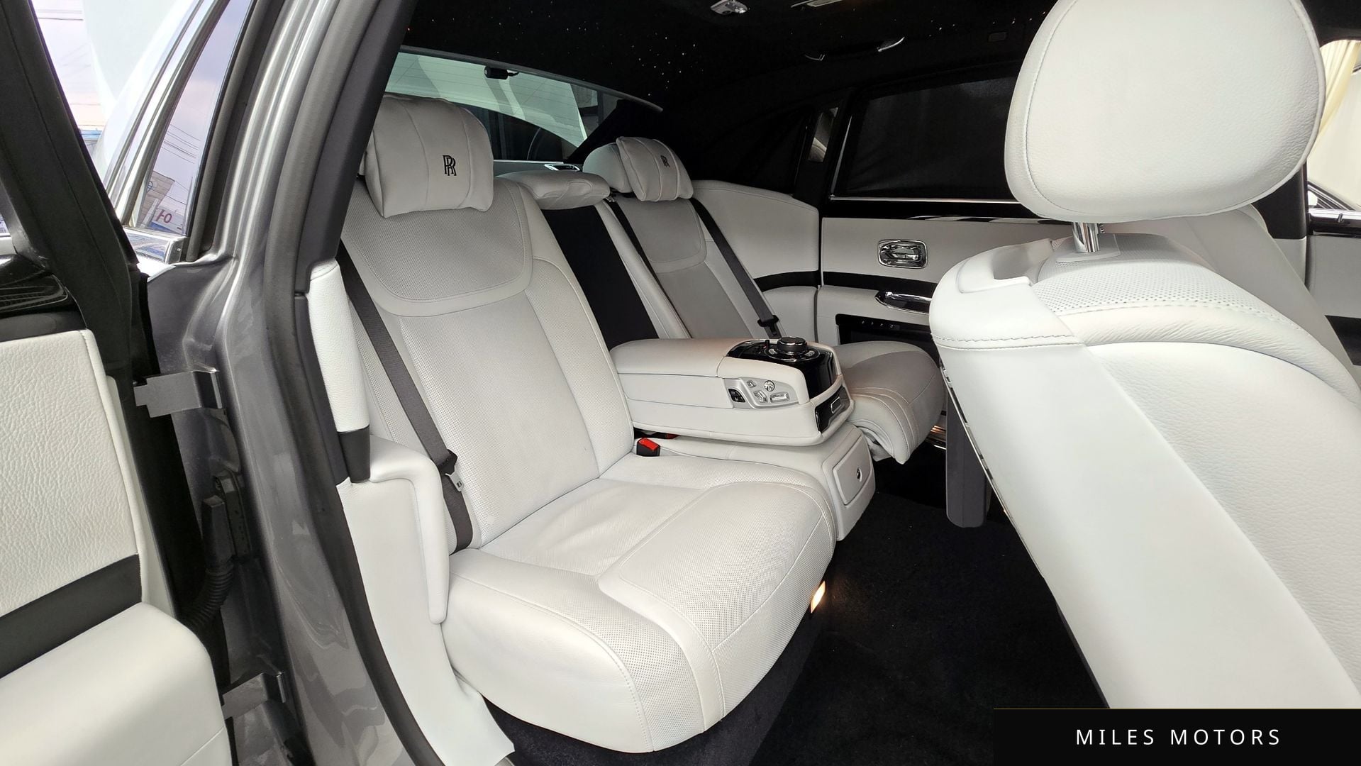 Rolls-Royce 고스트 2019 — миниатюра 12