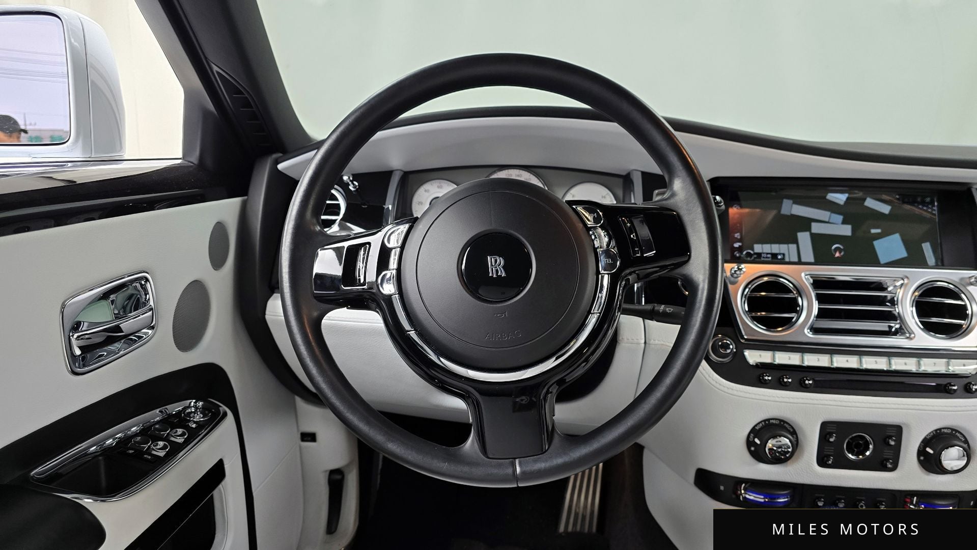 Rolls-Royce 고스트 2019 — миниатюра 13