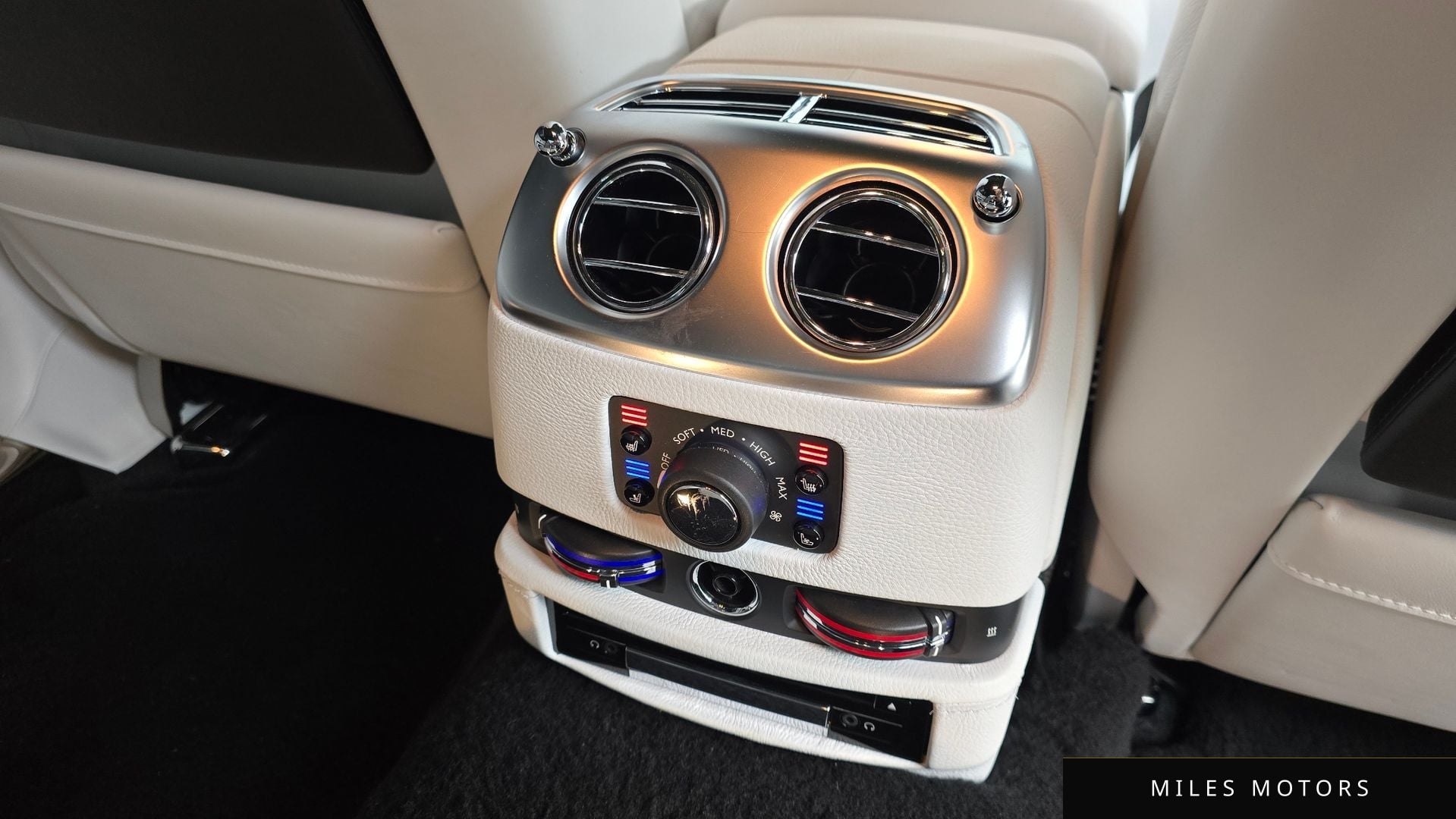 Rolls-Royce 고스트 2019 — миниатюра 19