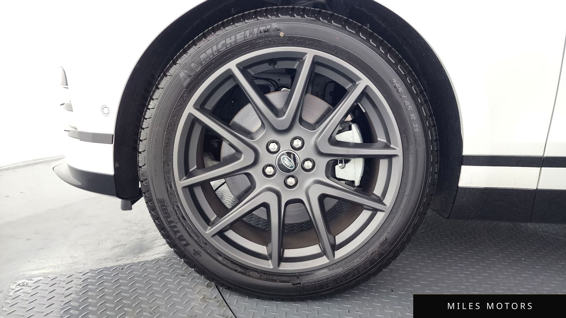 Land Rover 레인지로버 벨라 2025 — миниатюра 4