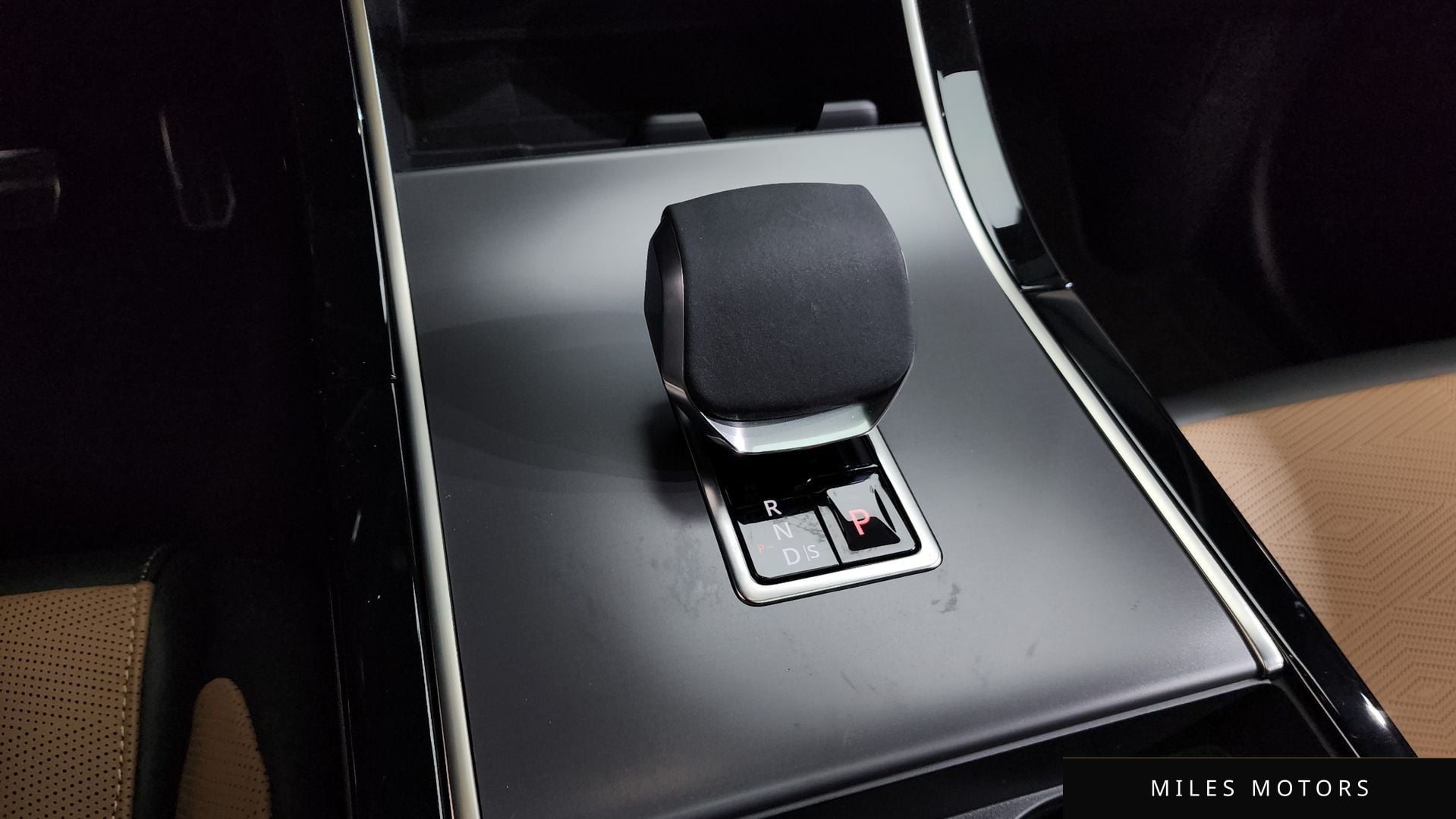 Land Rover 레인지로버 벨라 2025 — миниатюра 8