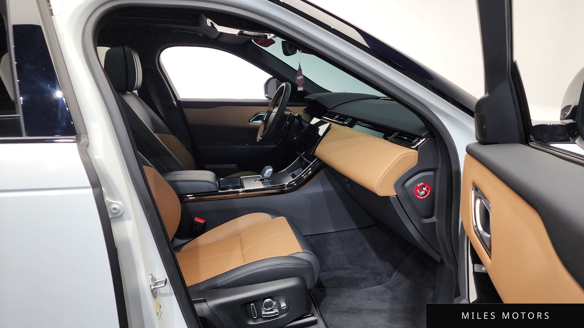 Land Rover 레인지로버 벨라 2025 — миниатюра 11